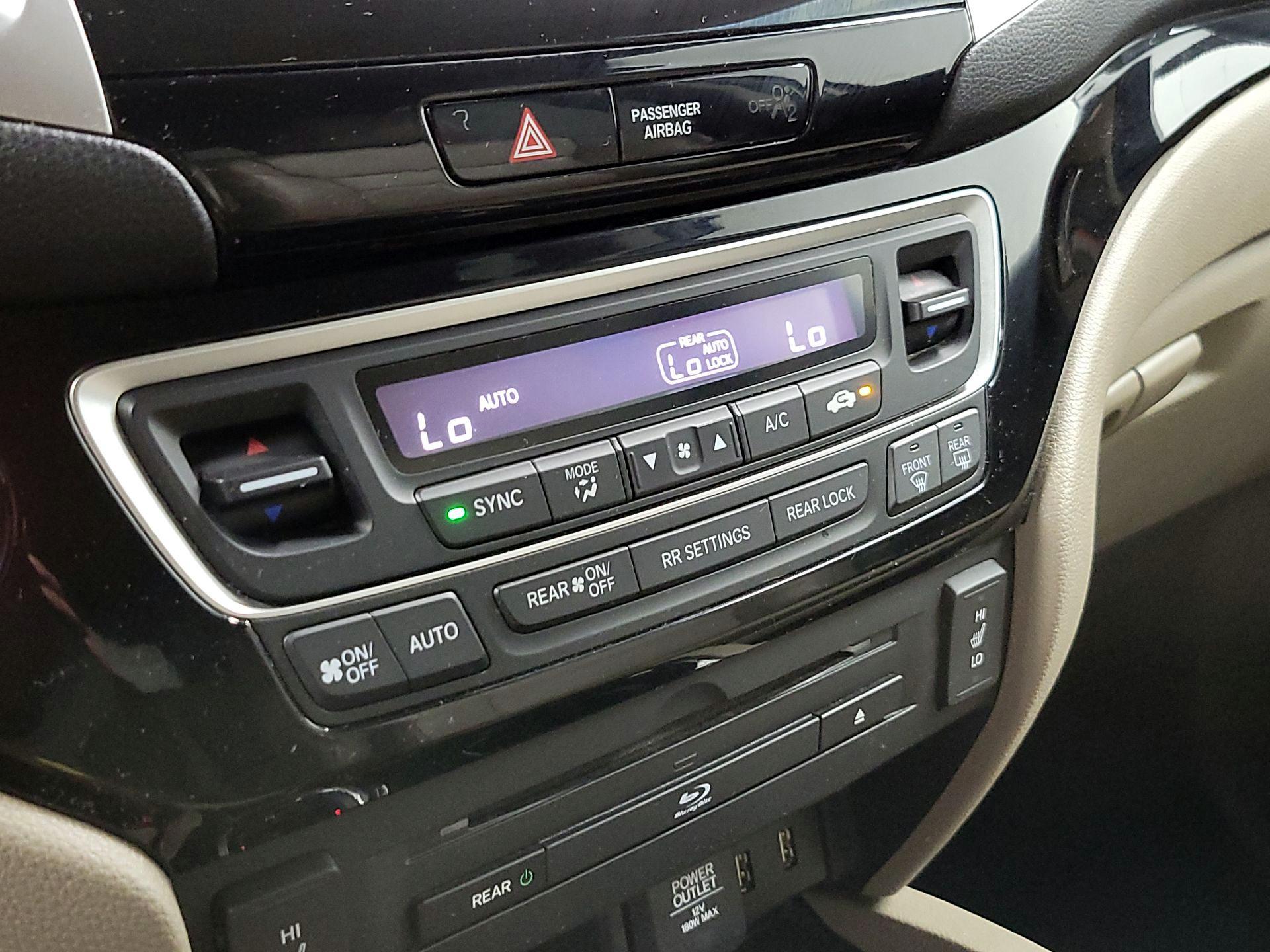 Thumbnail: 2016 Honda Pilot - 16