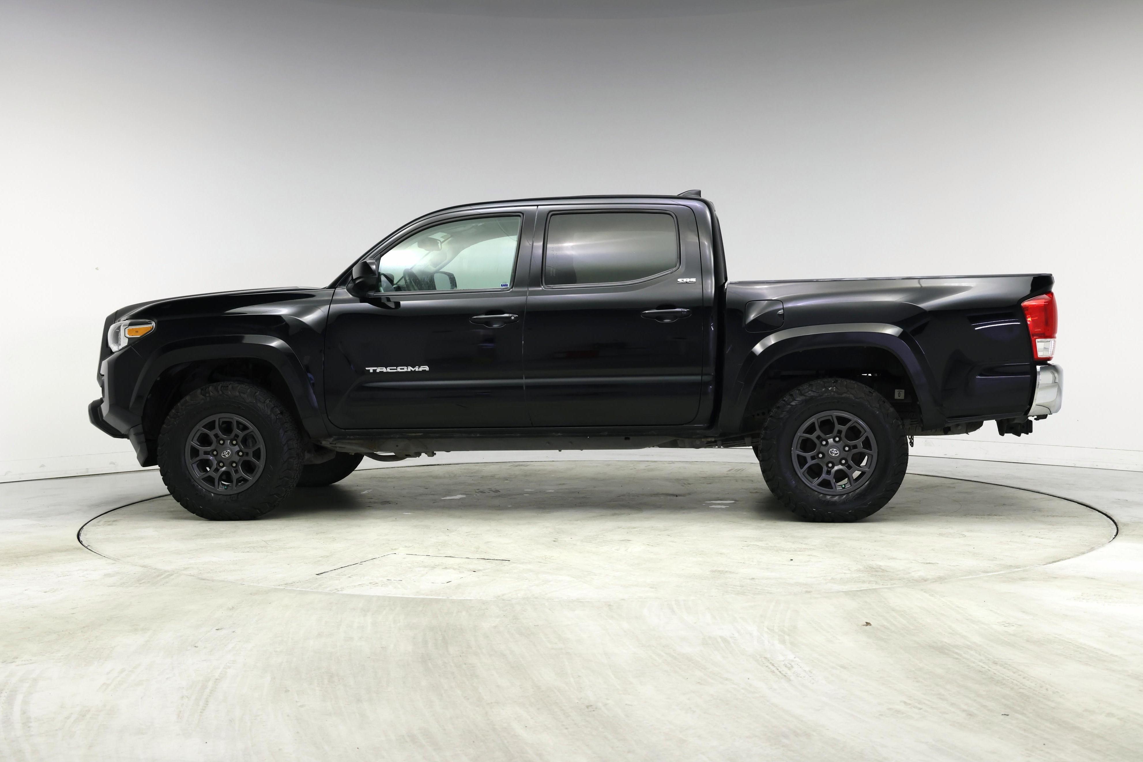Thumbnail: 2017 Toyota Tacoma - 3