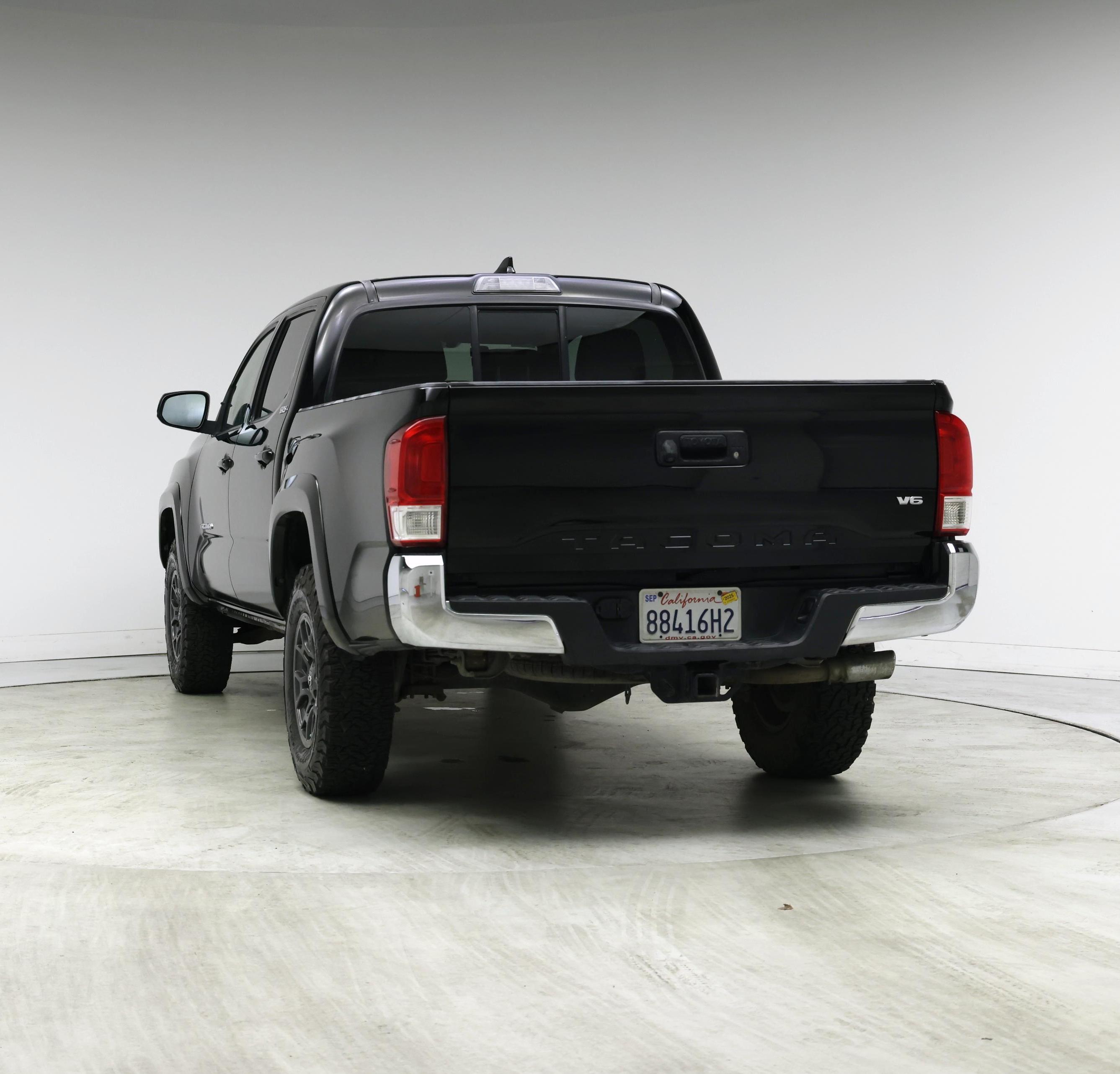 Thumbnail: 2017 Toyota Tacoma - 6