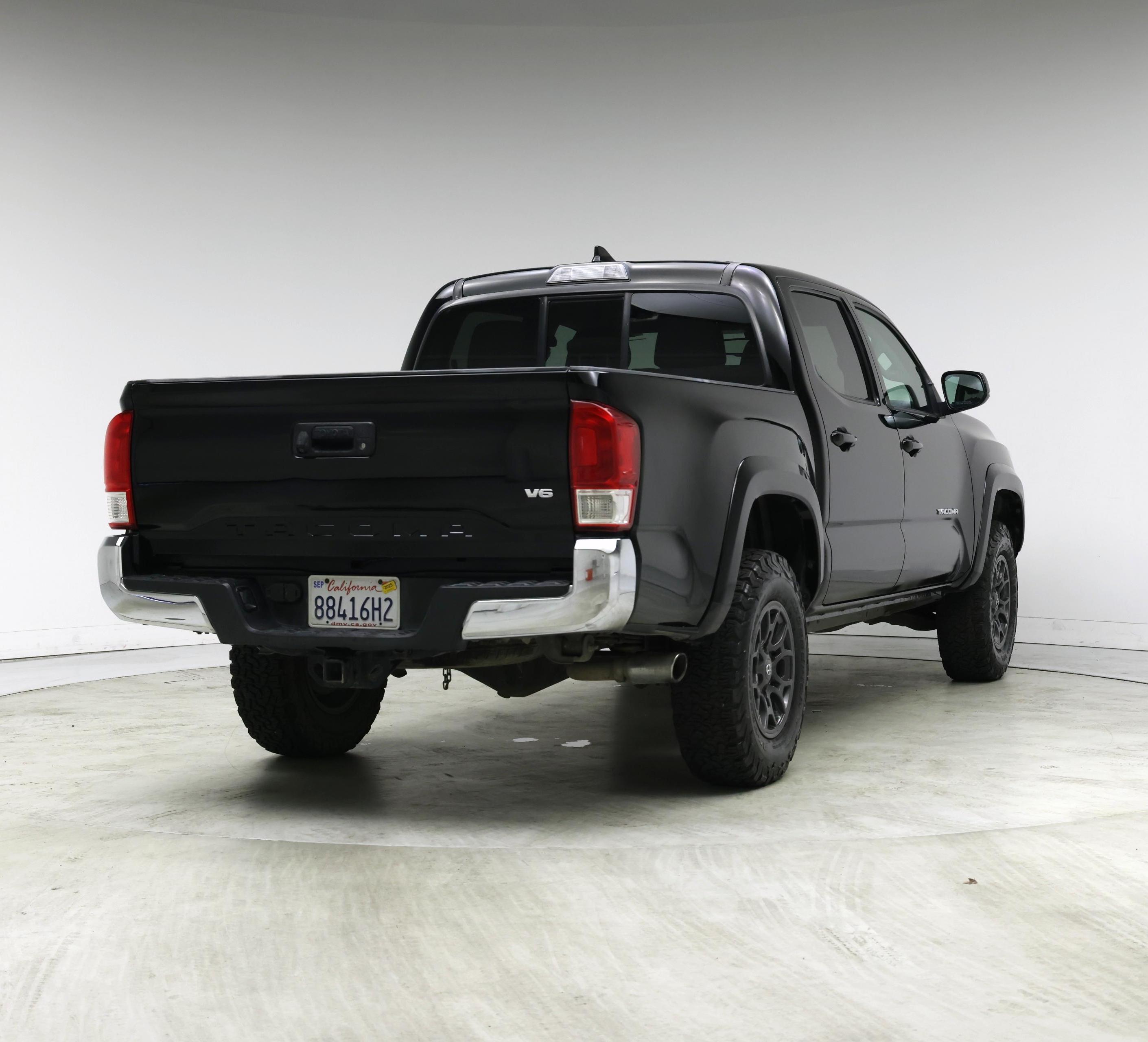 Thumbnail: 2017 Toyota Tacoma - 8