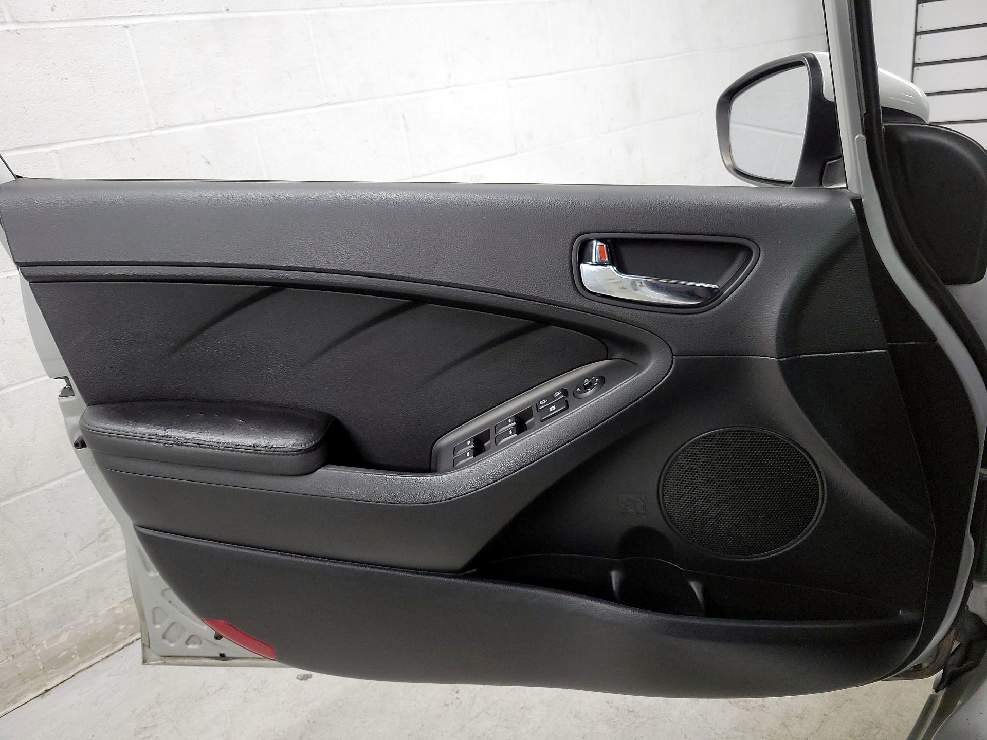Thumbnail: 2016 Kia Forte - 12