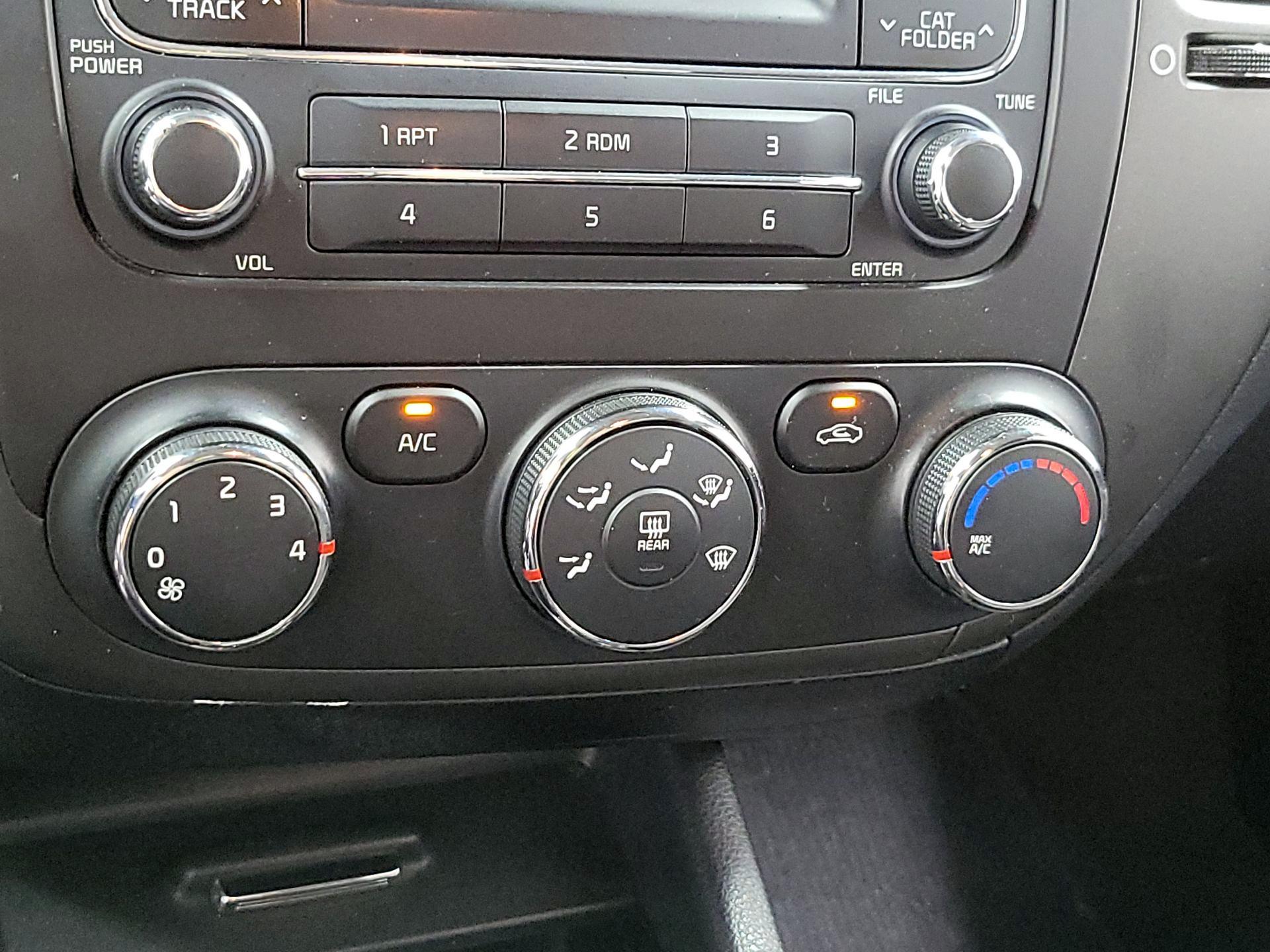 Thumbnail: 2016 Kia Forte - 14