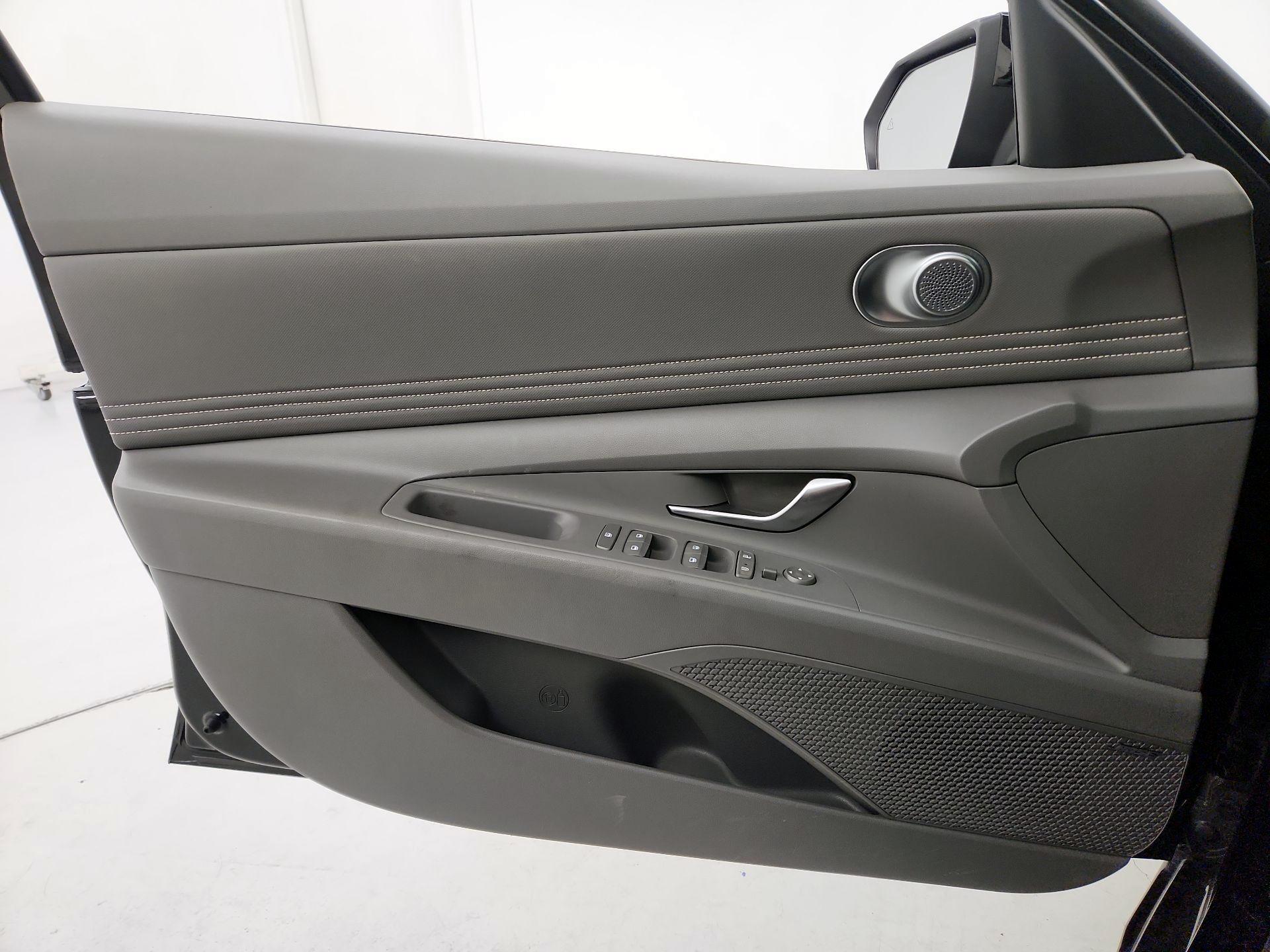 Thumbnail: 2022 Hyundai Elantra - 12