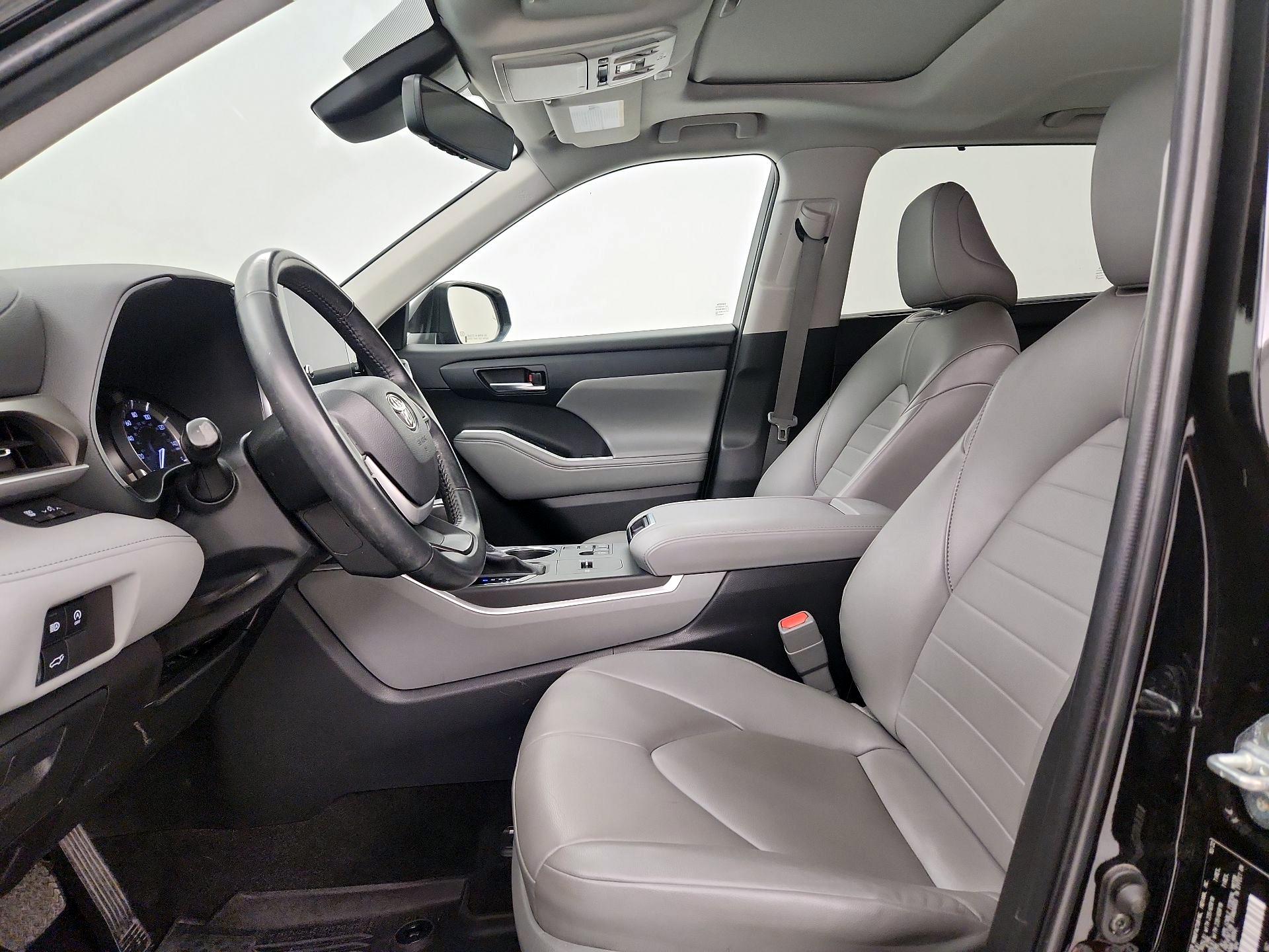 Thumbnail: 2023 Toyota Highlander - 11