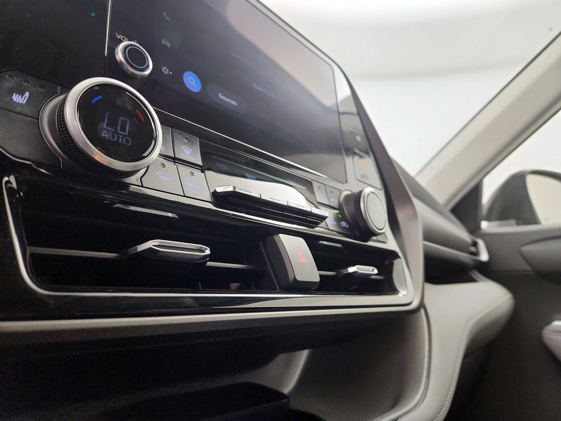 Thumbnail: 2023 Toyota Highlander - 16