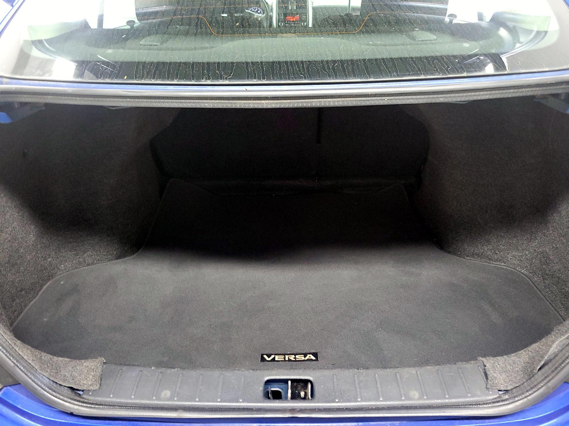 Thumbnail: 2015 Nissan Versa - 18