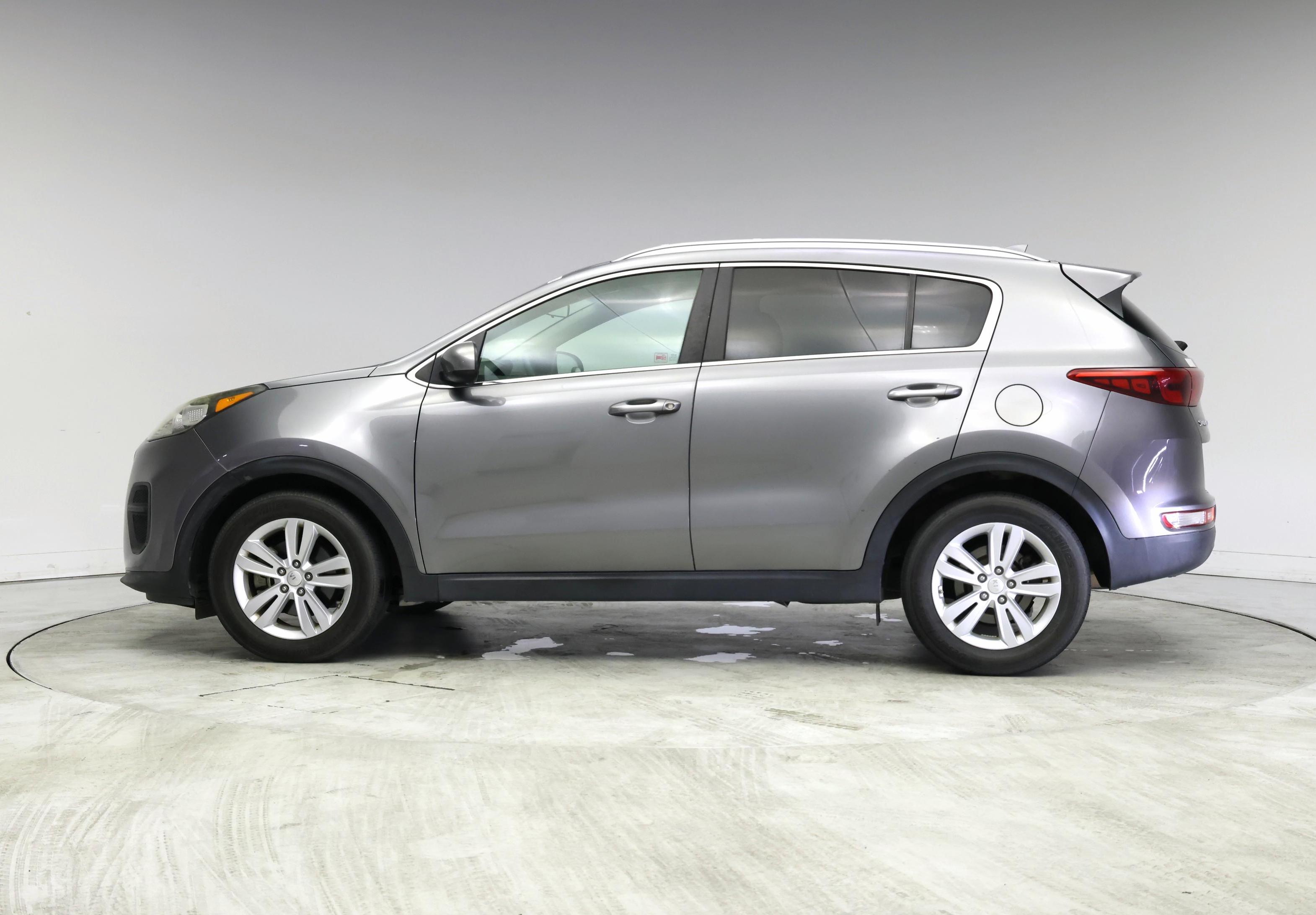 Thumbnail: 2017 Kia Sportage - 3