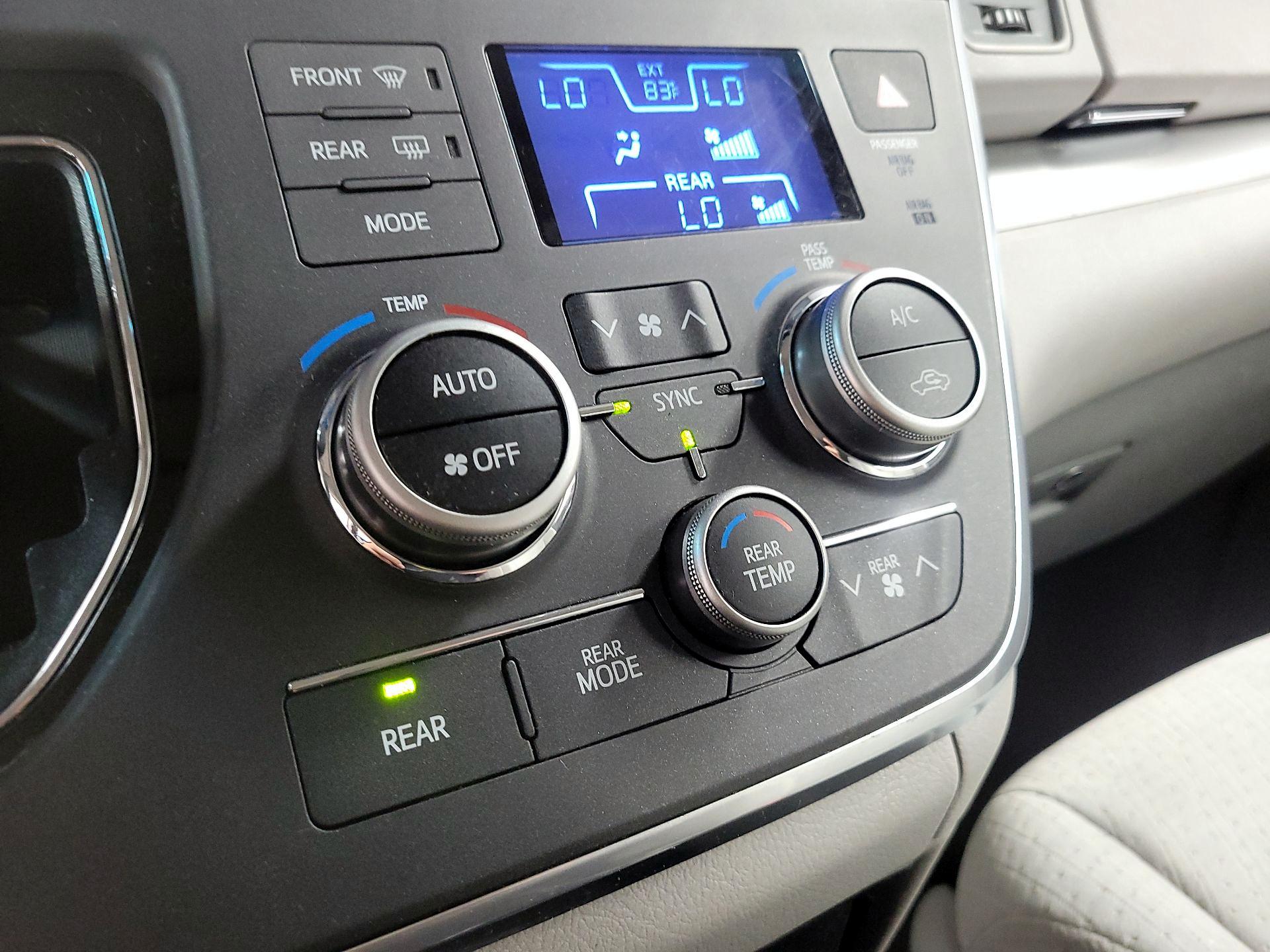 Thumbnail: 2015 Toyota Sienna - 14