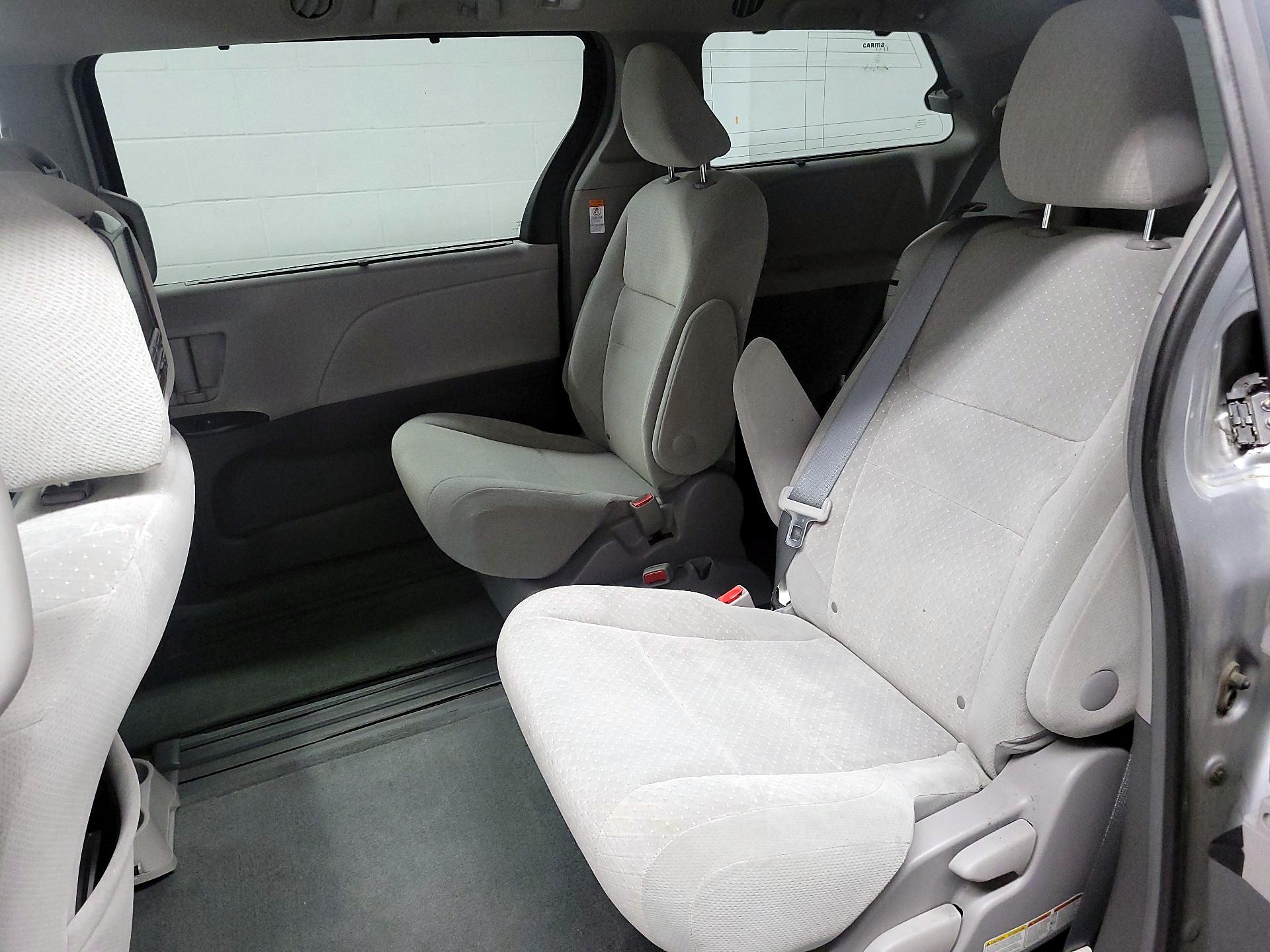 Thumbnail: 2015 Toyota Sienna - 16