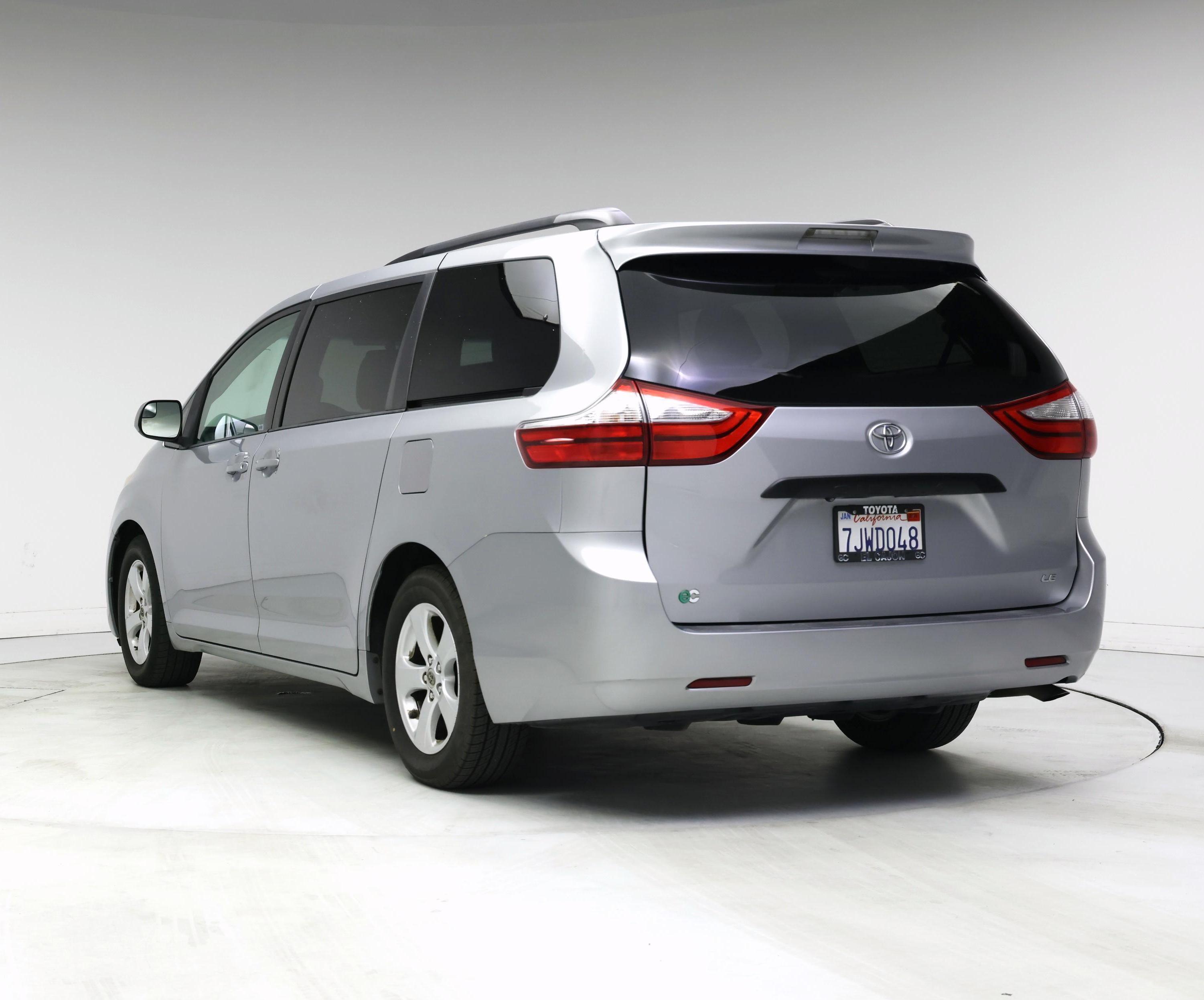 Thumbnail: 2015 Toyota Sienna - 2