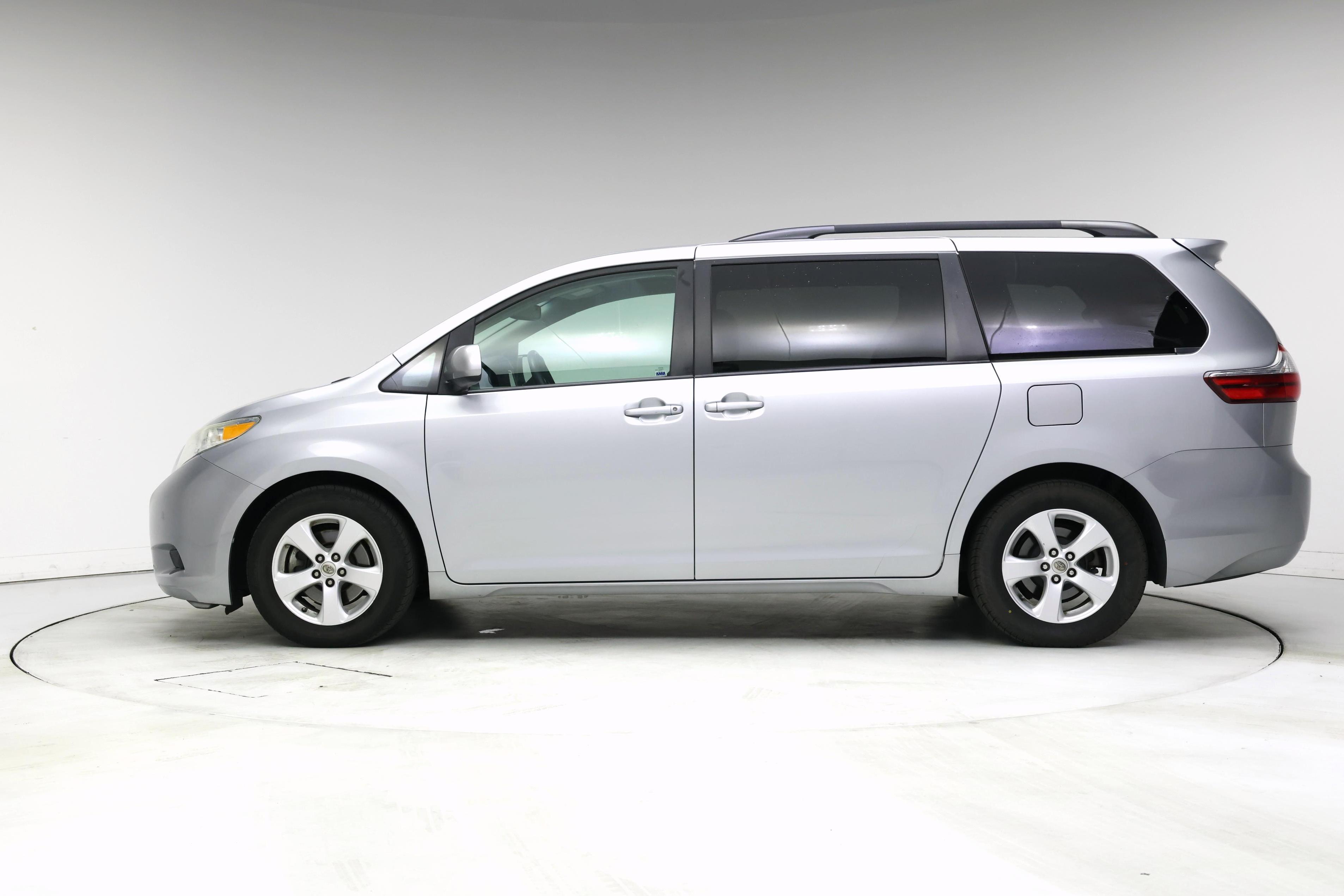 Thumbnail: 2015 Toyota Sienna - 3