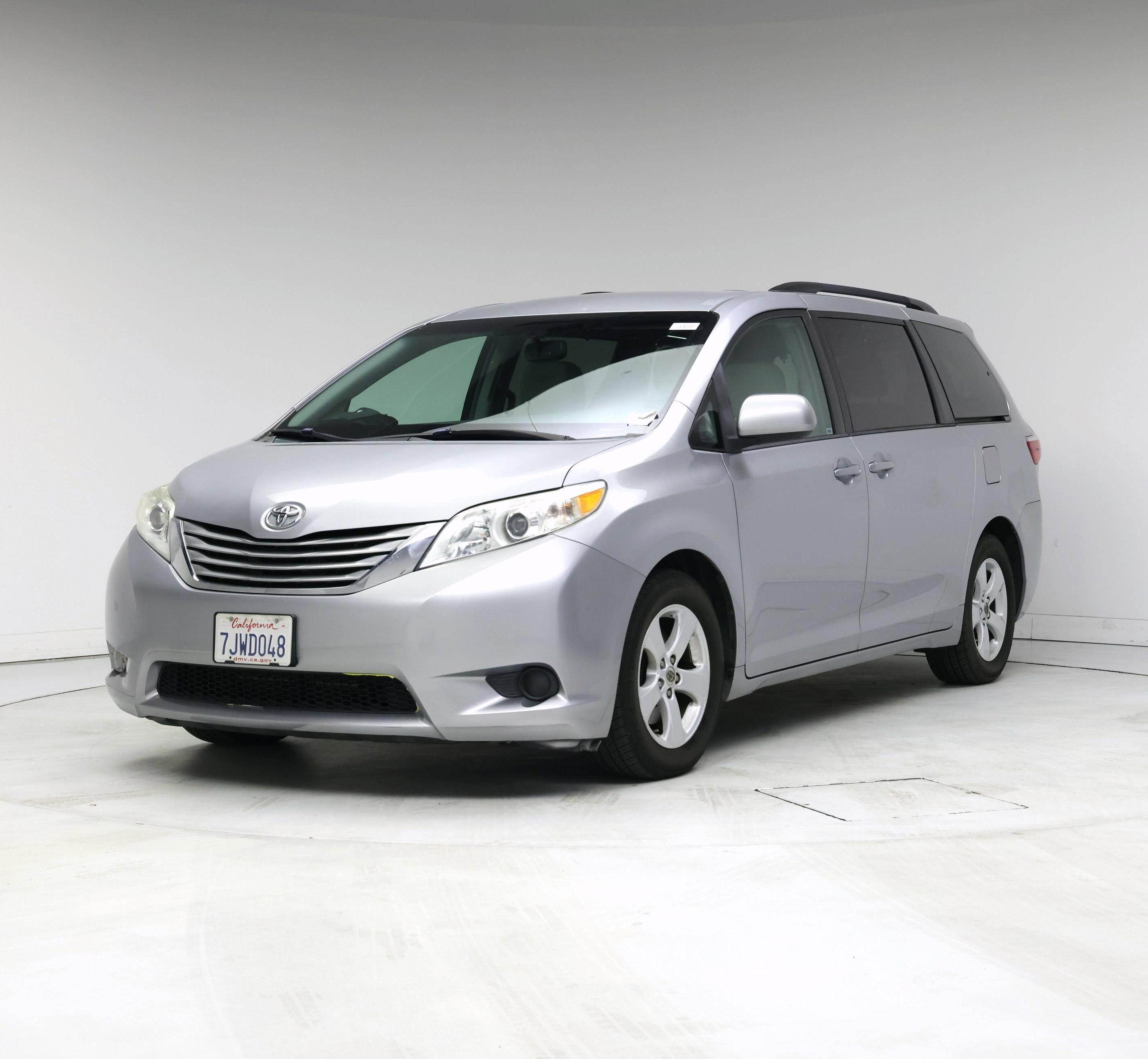 Thumbnail: 2015 Toyota Sienna - 4