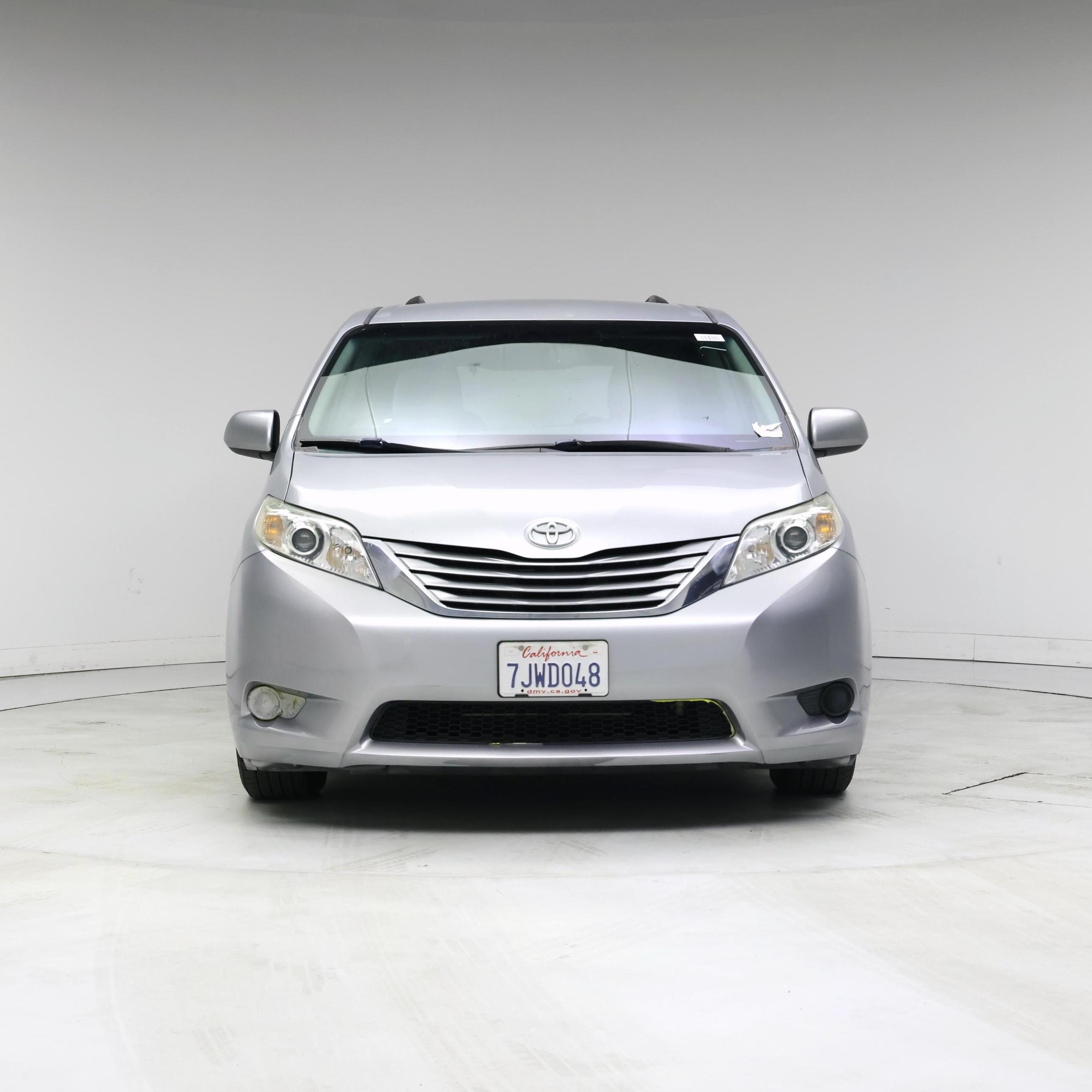 Thumbnail: 2015 Toyota Sienna - 5