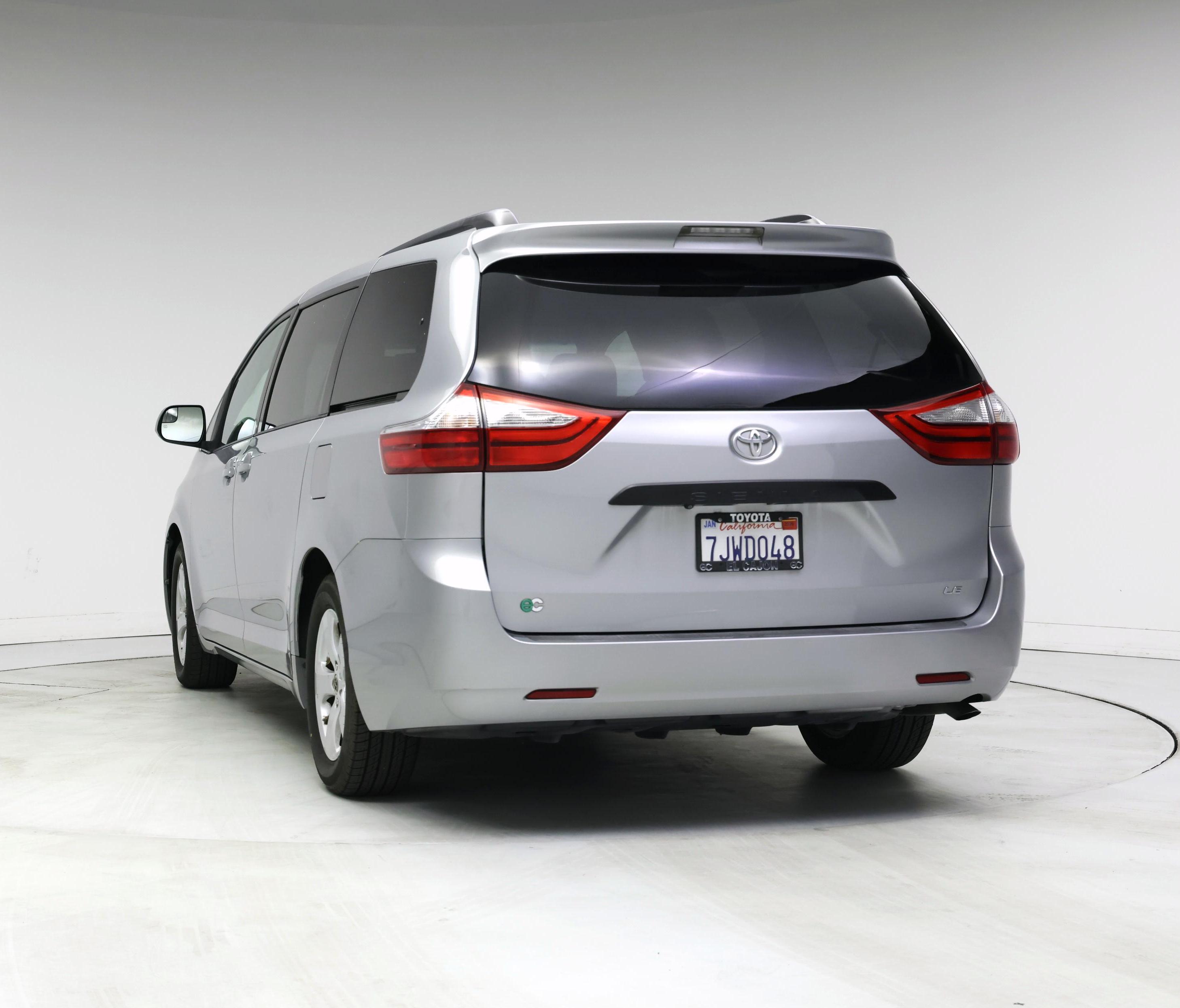 Thumbnail: 2015 Toyota Sienna - 6