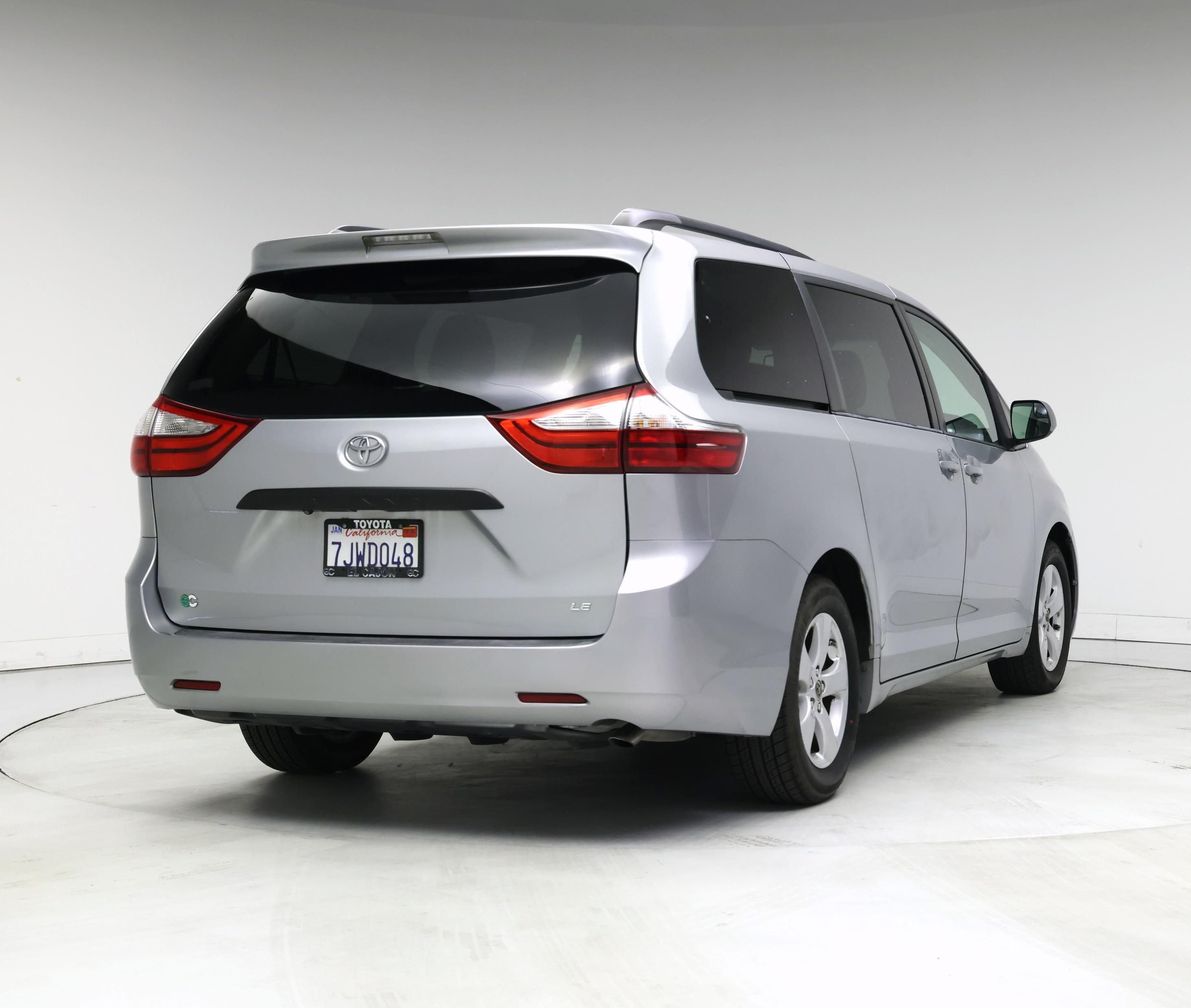 Thumbnail: 2015 Toyota Sienna - 8