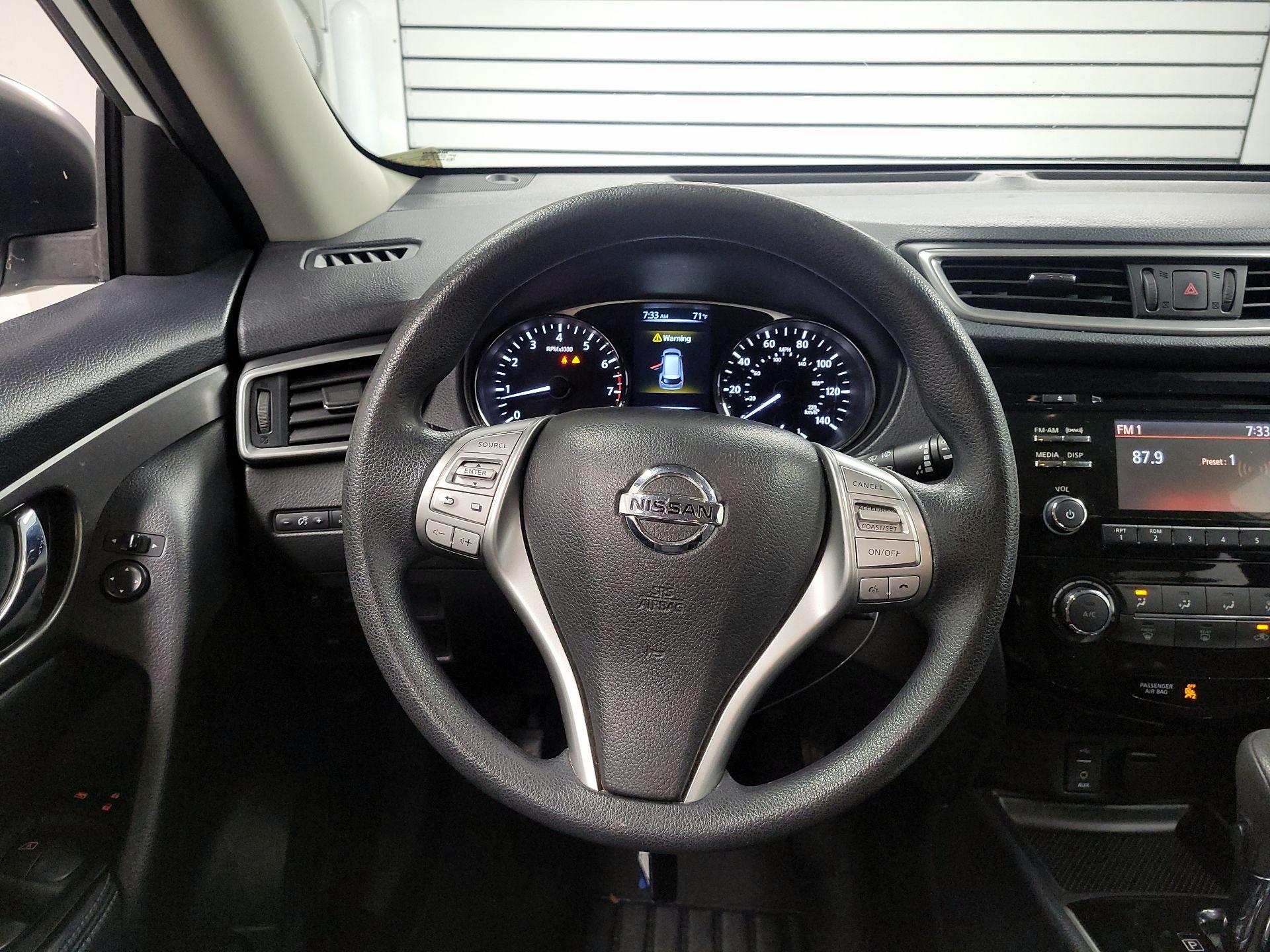 Thumbnail: 2015 Nissan Rogue - 10