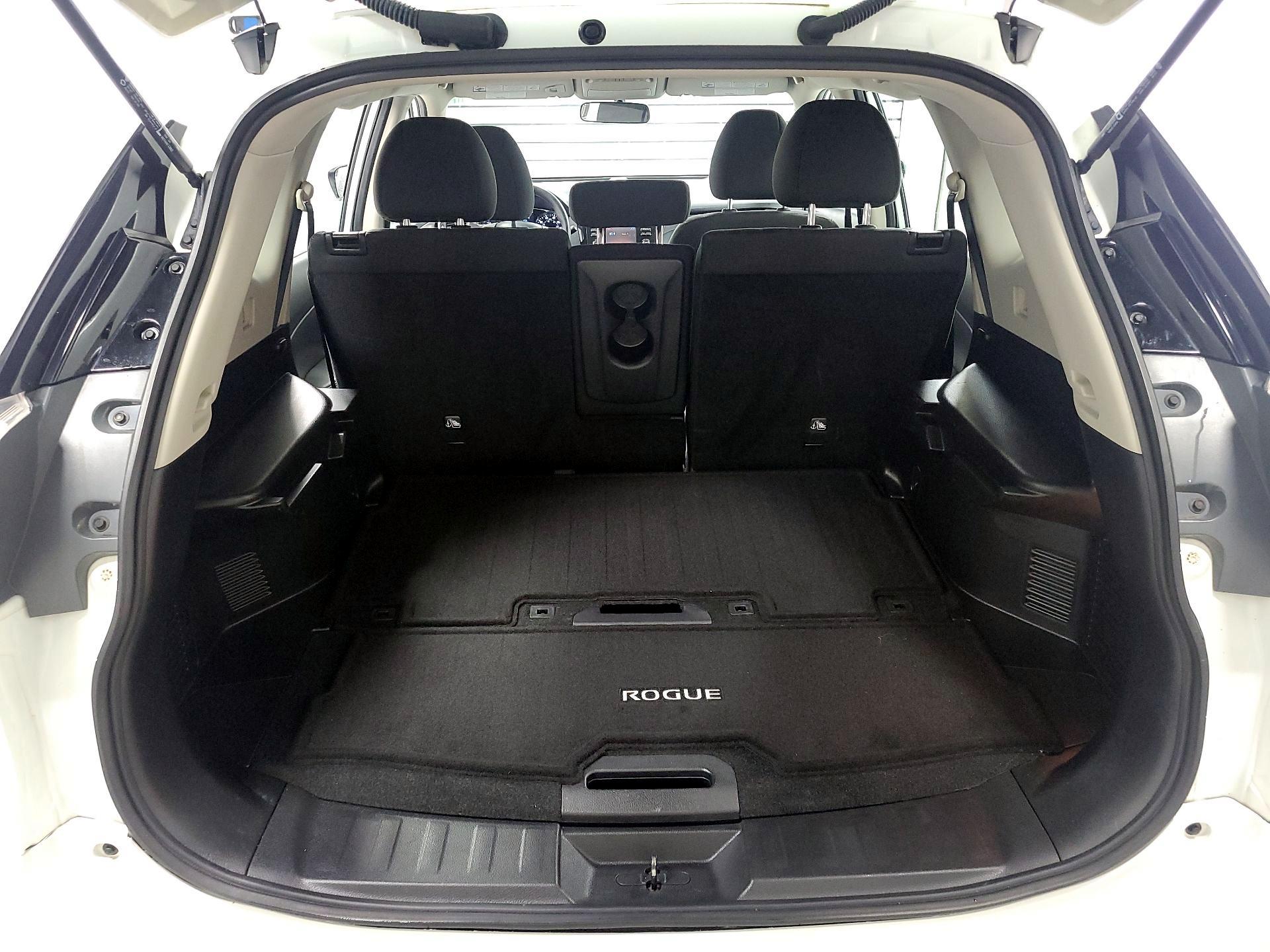 Thumbnail: 2015 Nissan Rogue - 18