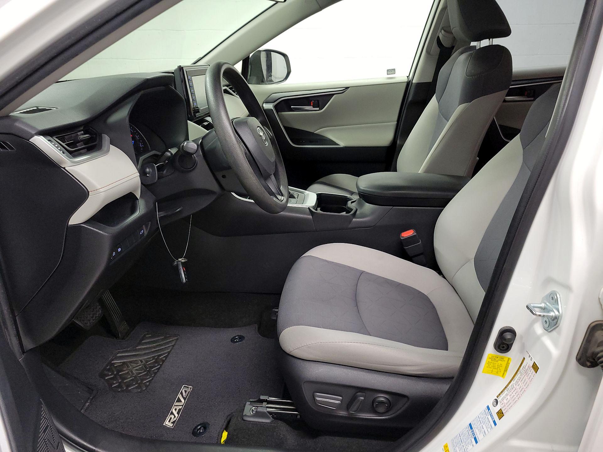 Thumbnail: 2019 Toyota RAV4 - 11