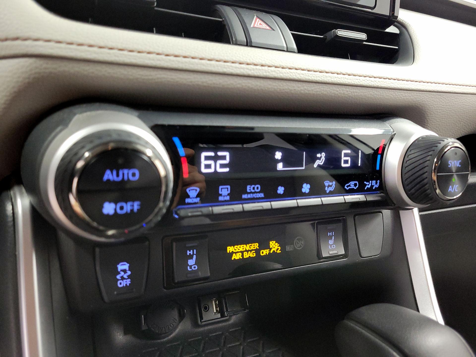 Thumbnail: 2019 Toyota RAV4 - 16