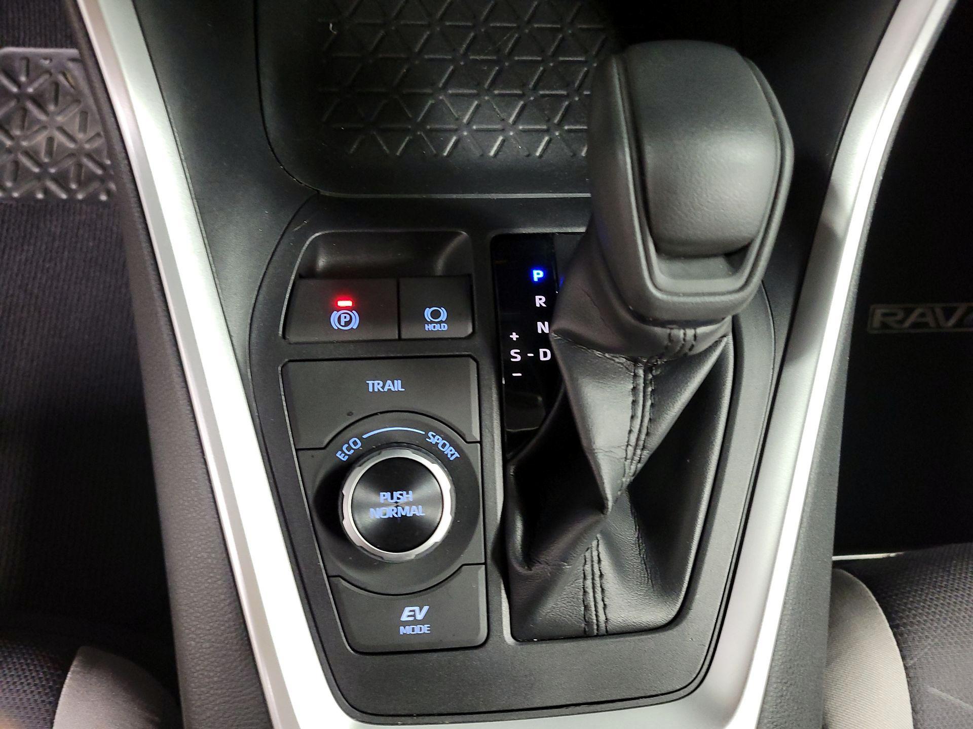 Thumbnail: 2019 Toyota RAV4 - 17