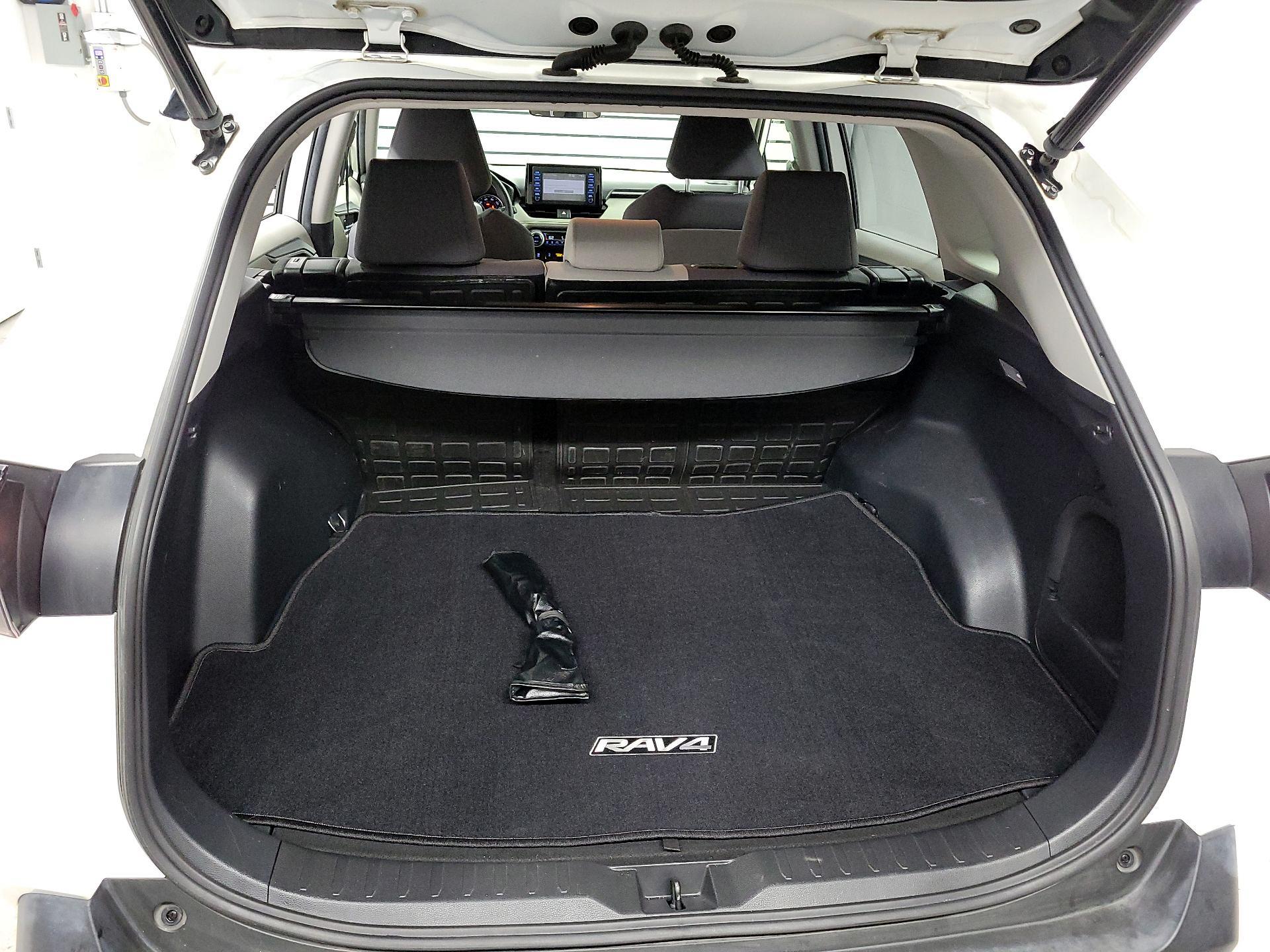 Thumbnail: 2019 Toyota RAV4 - 19