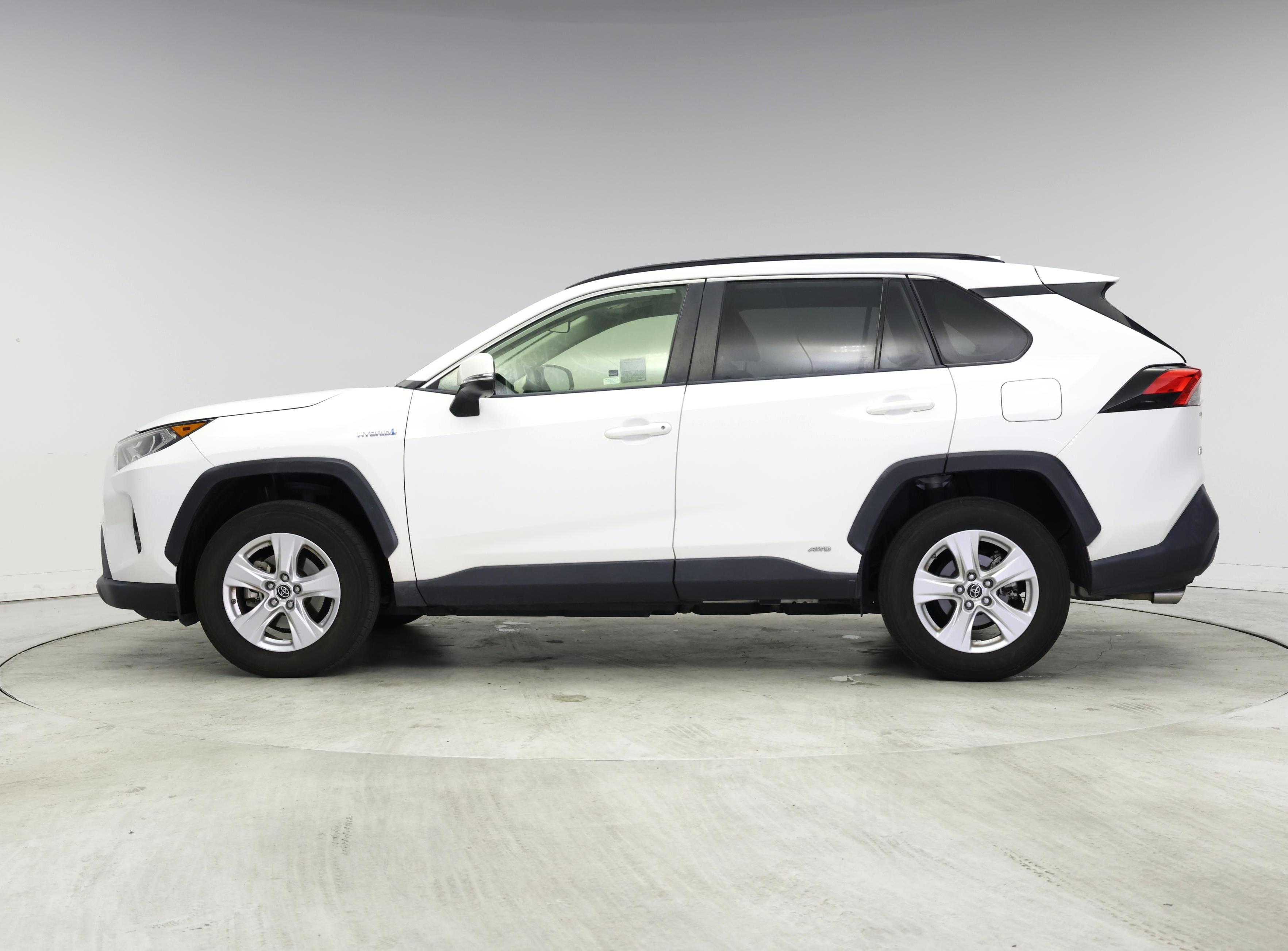 Thumbnail: 2019 Toyota RAV4 - 3