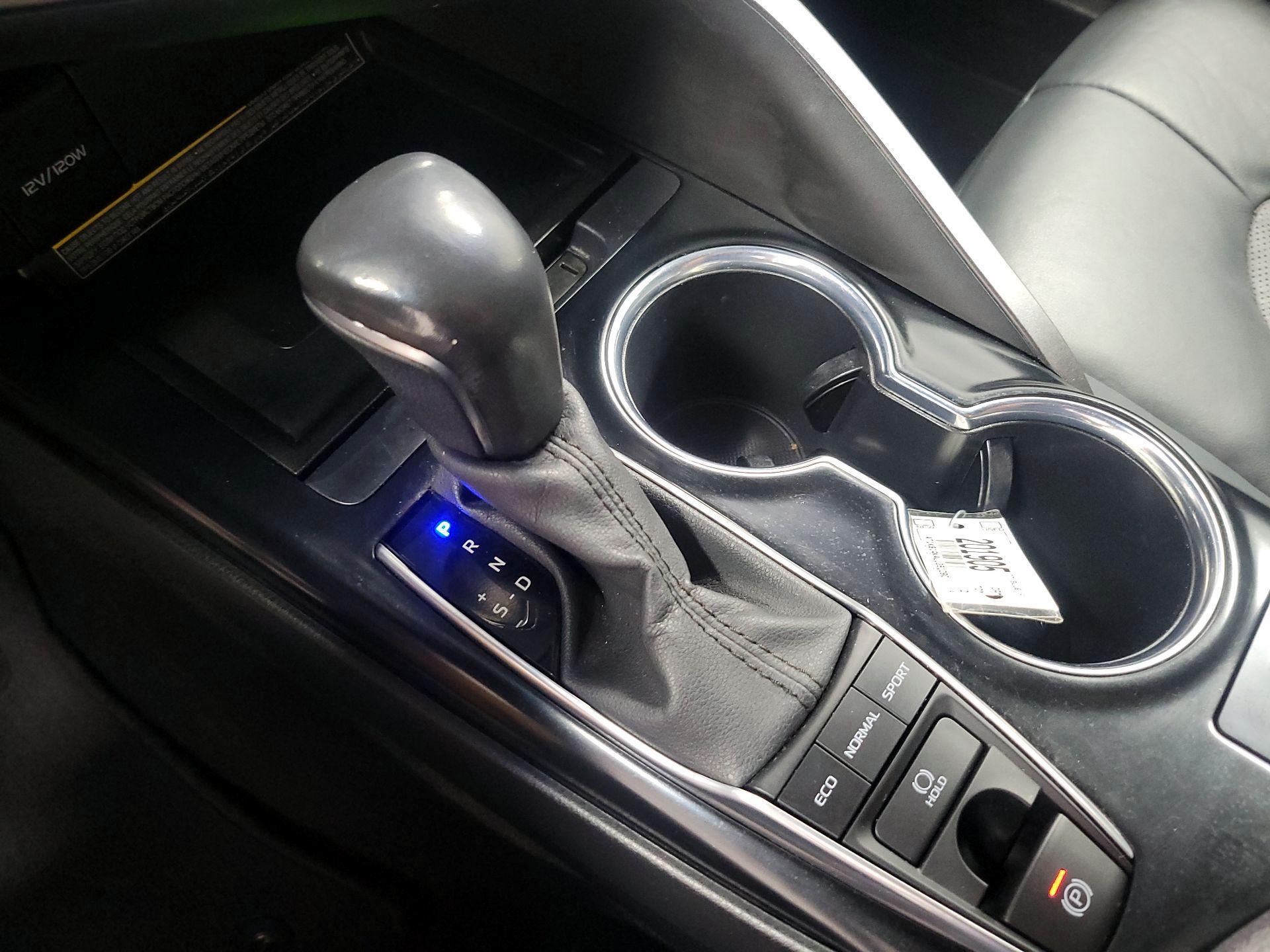 Thumbnail: 2020 Toyota Camry - 17