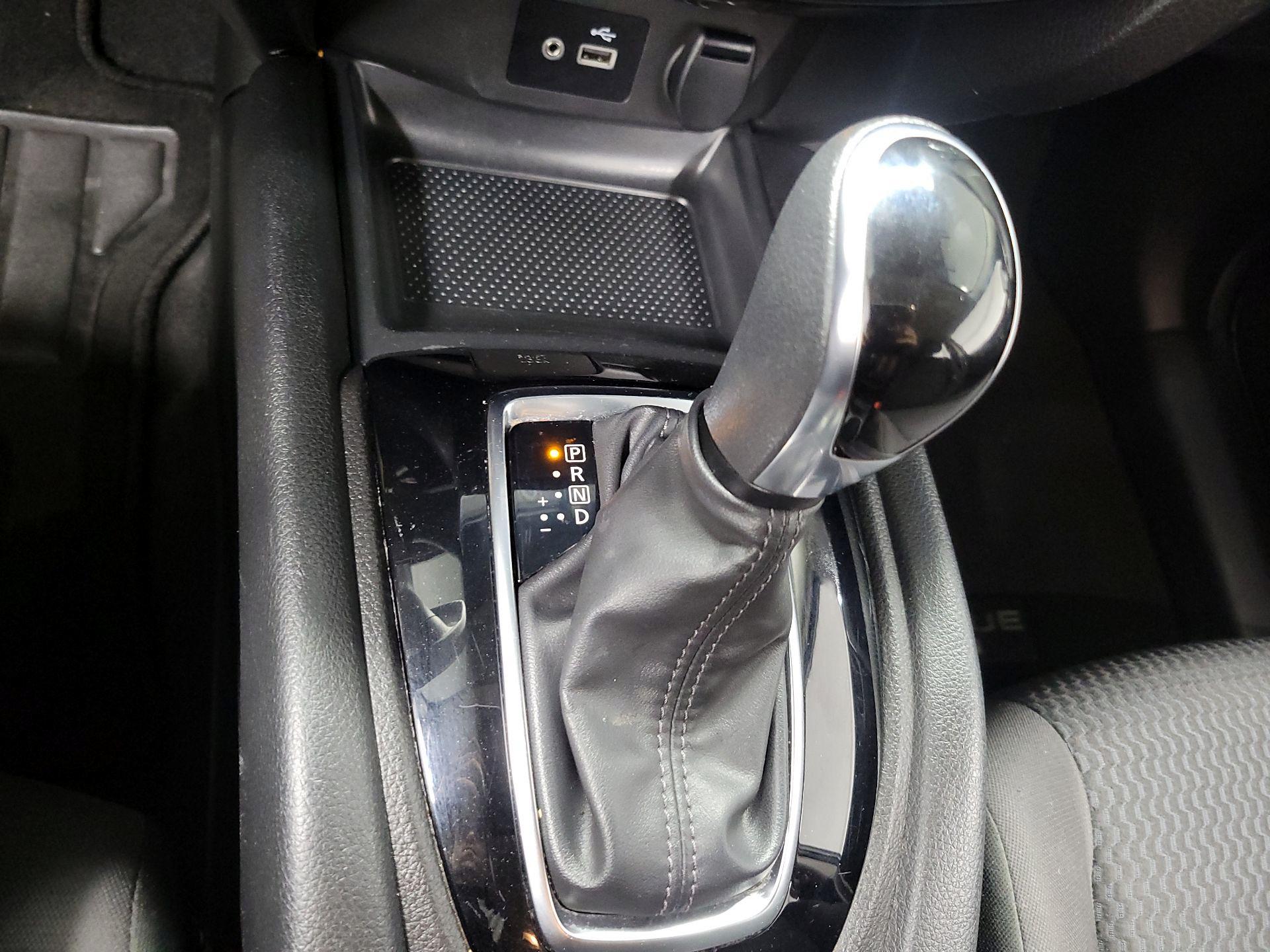 Thumbnail: 2020 Nissan Rogue Sport - 16