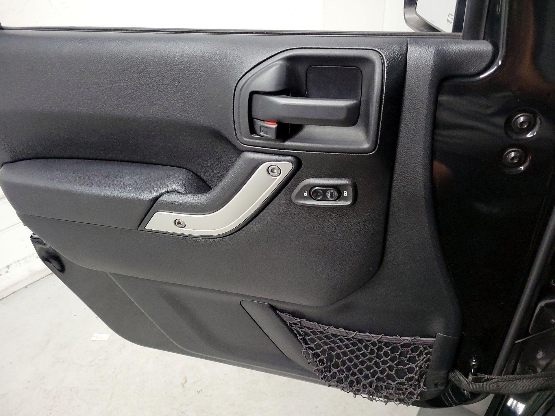 Thumbnail: 2015 Jeep Wrangler - 12