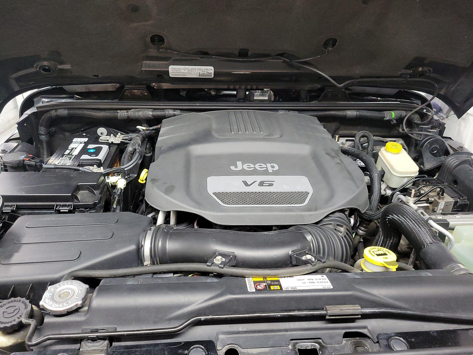 Thumbnail: 2015 Jeep Wrangler - 17