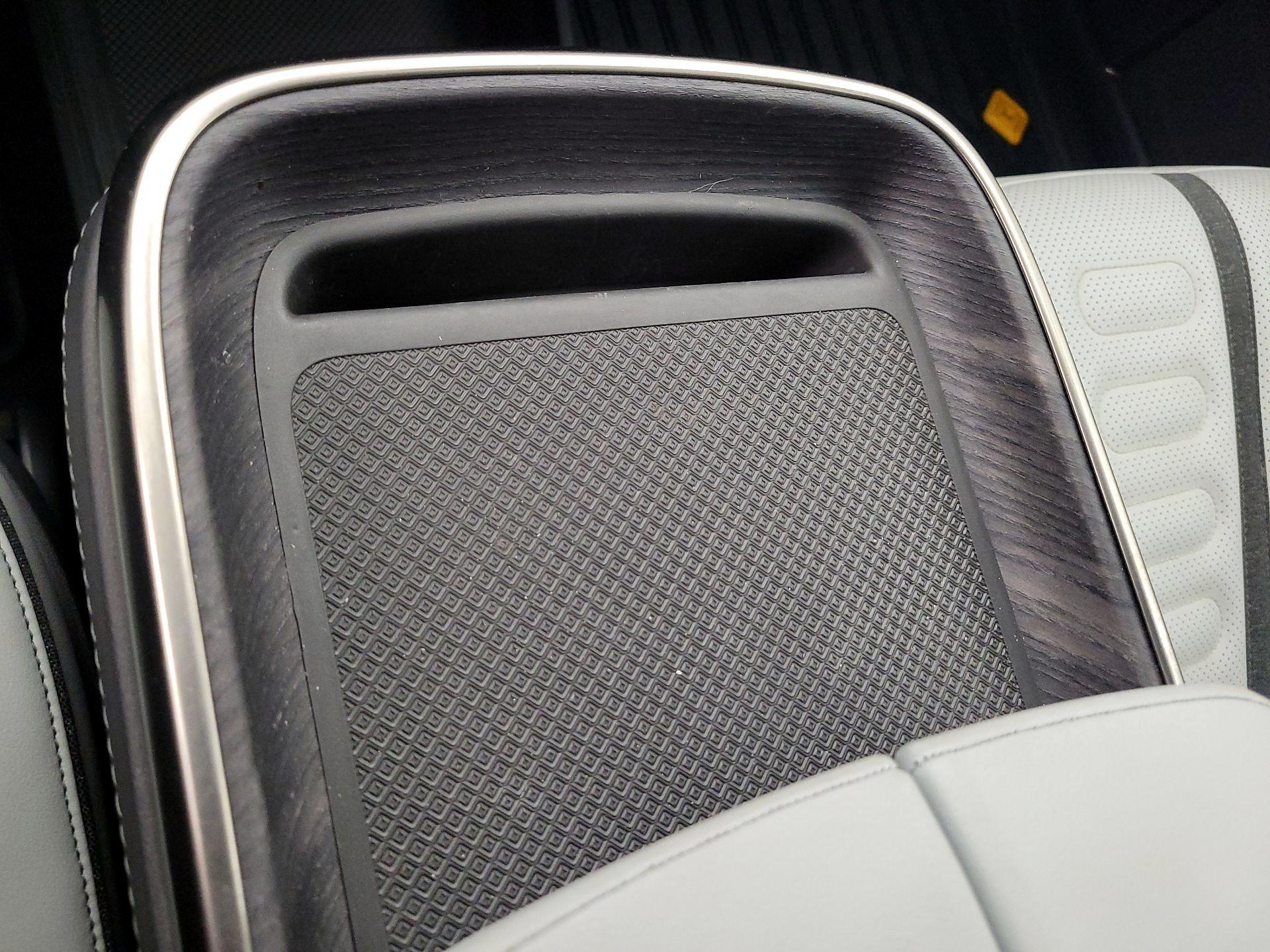Thumbnail: 2024 Rivian R1S - 18