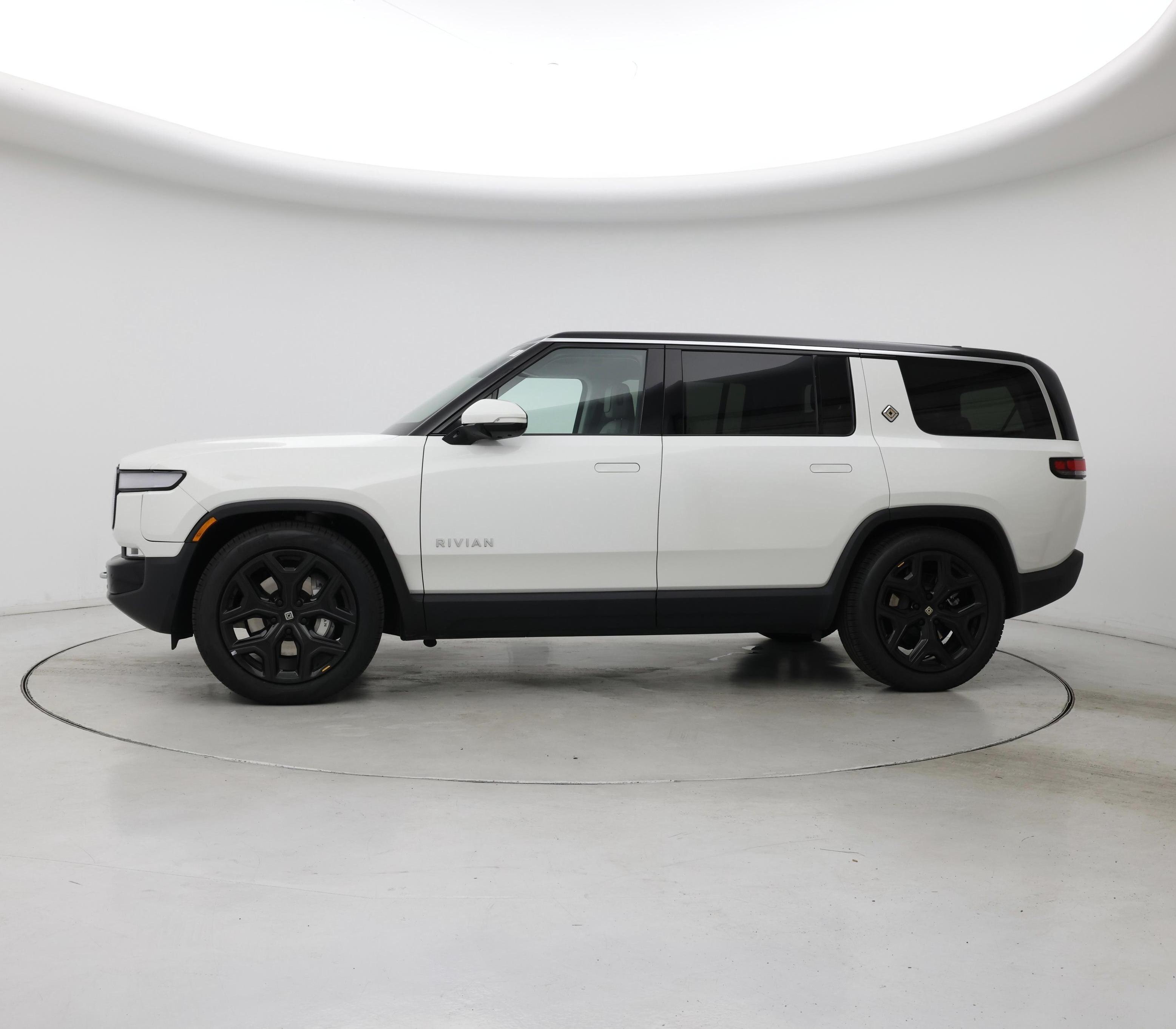 Thumbnail: 2024 Rivian R1S - 3