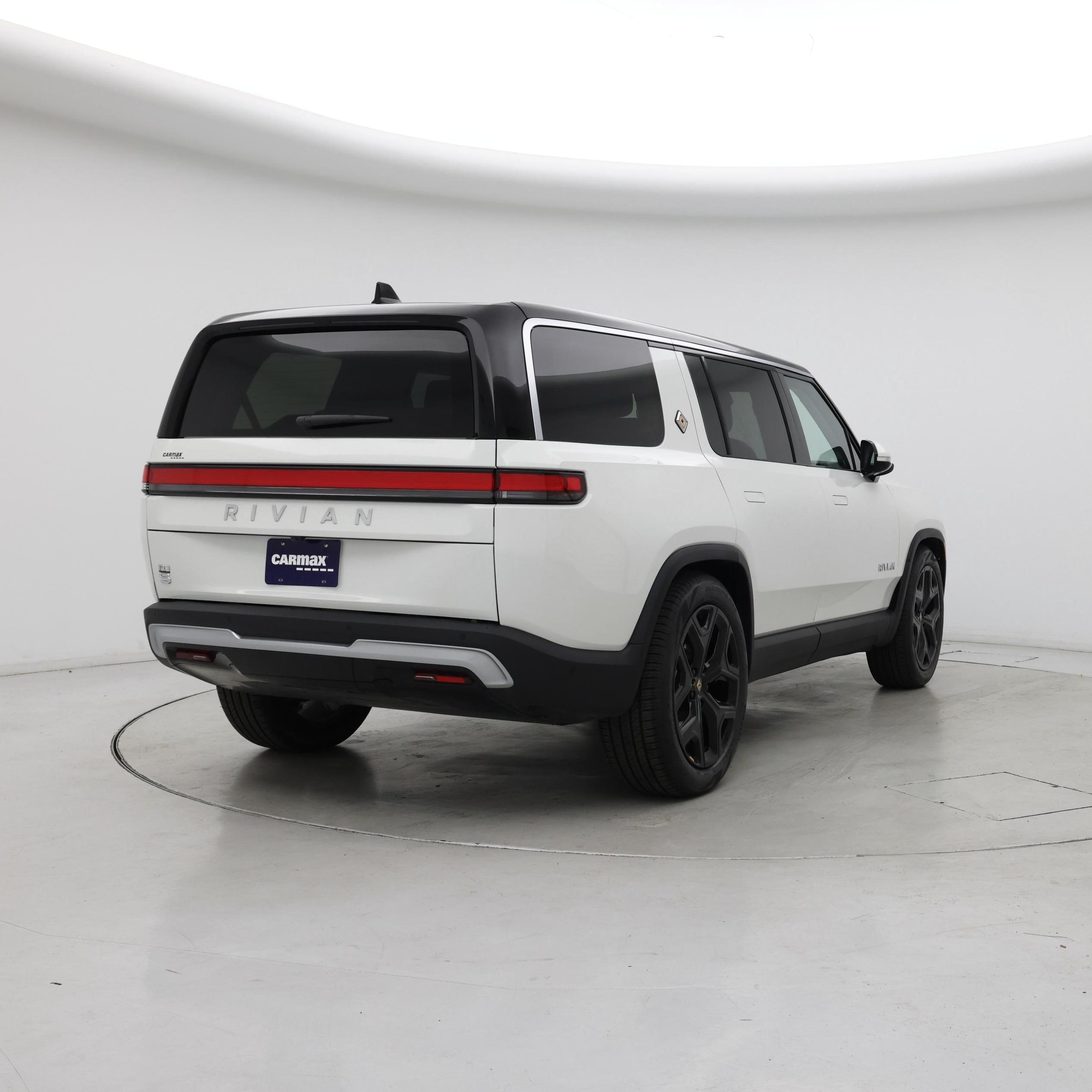 Thumbnail: 2024 Rivian R1S - 8