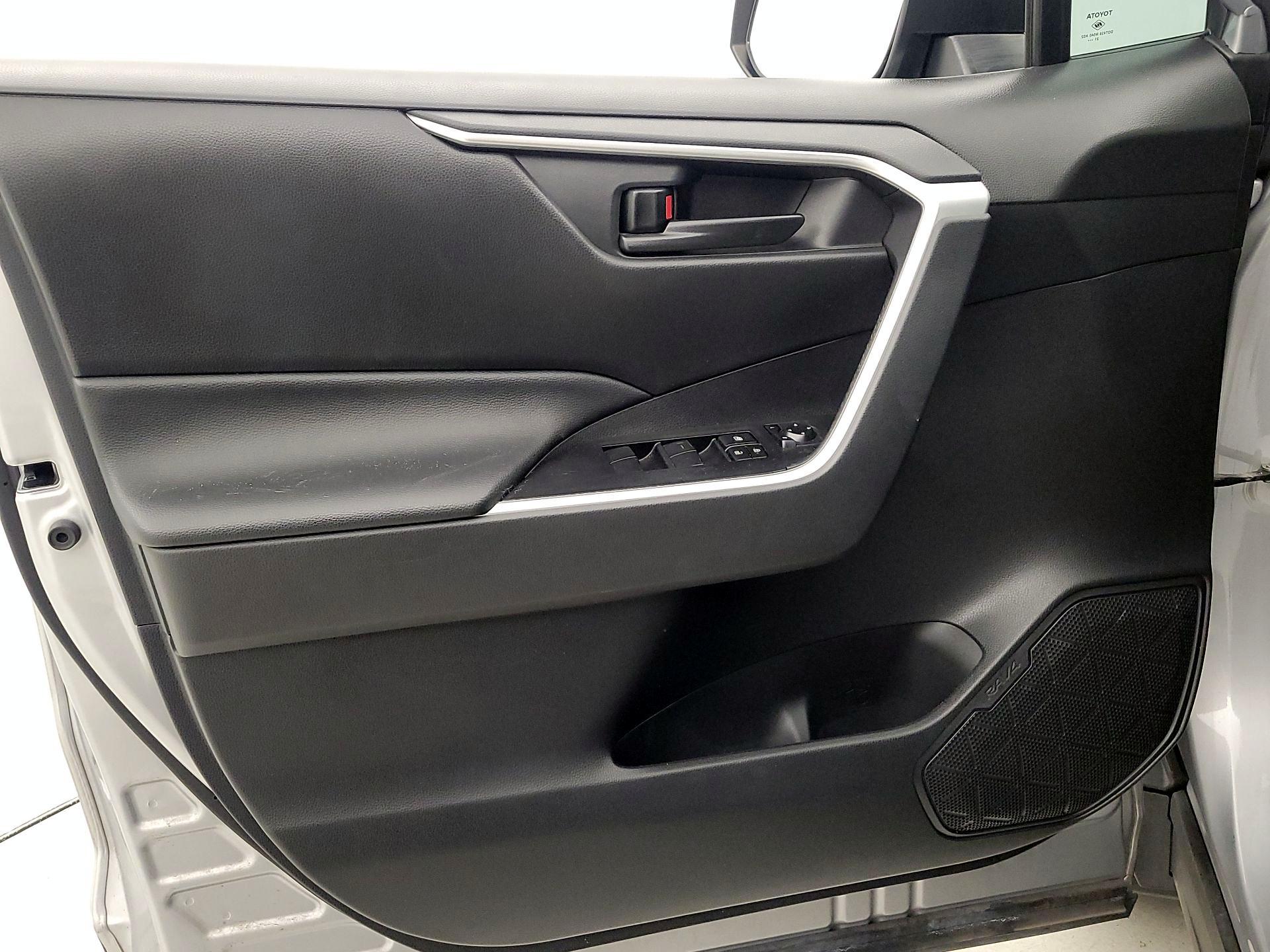Thumbnail: 2022 Toyota RAV4 - 12