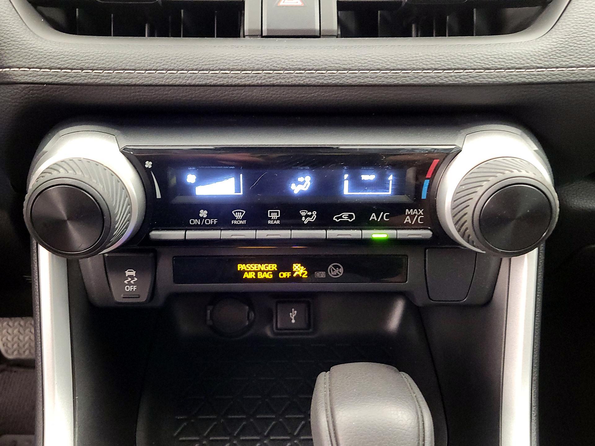 Thumbnail: 2022 Toyota RAV4 - 16