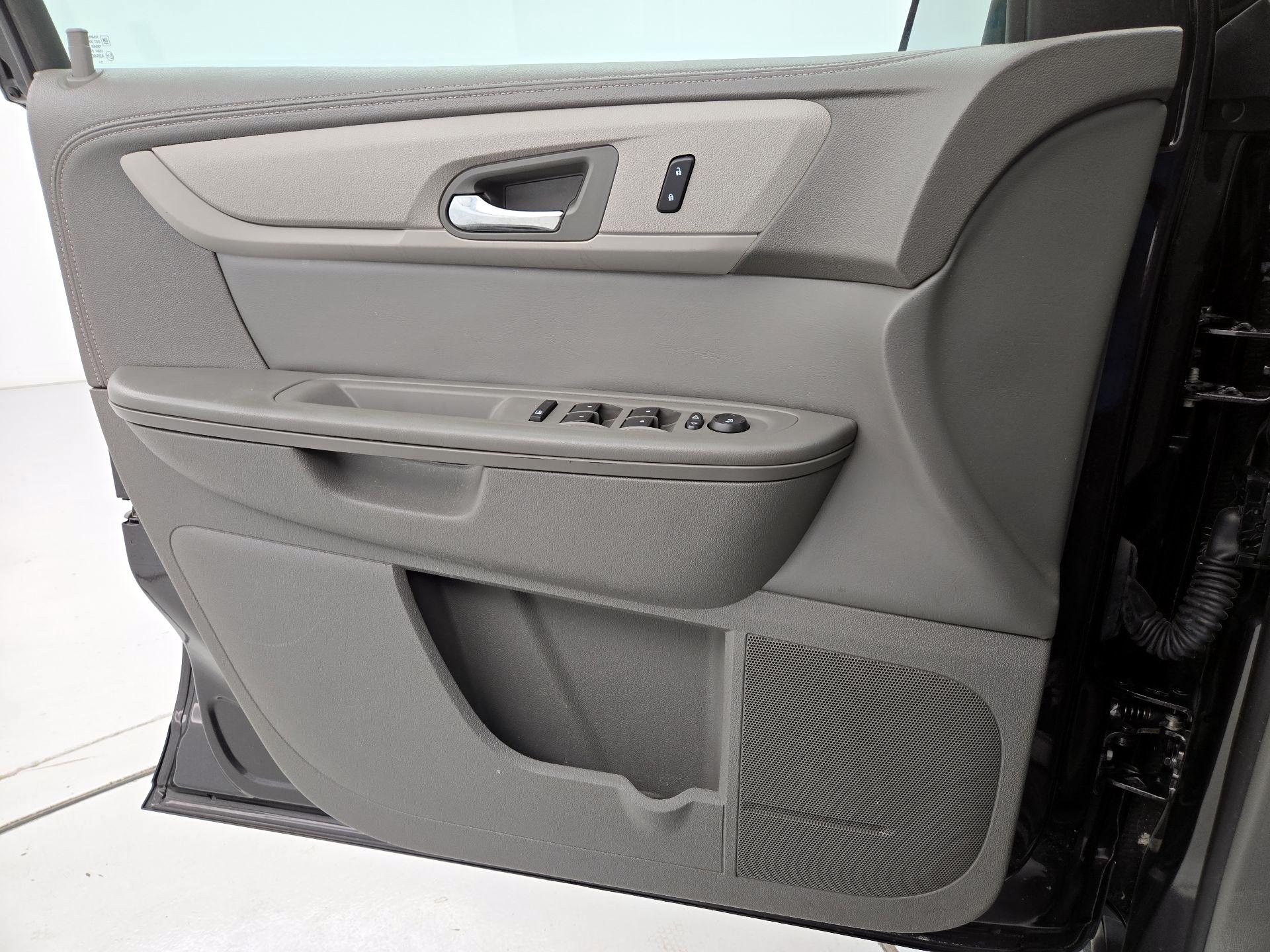 Thumbnail: 2016 Chevrolet Traverse - 12