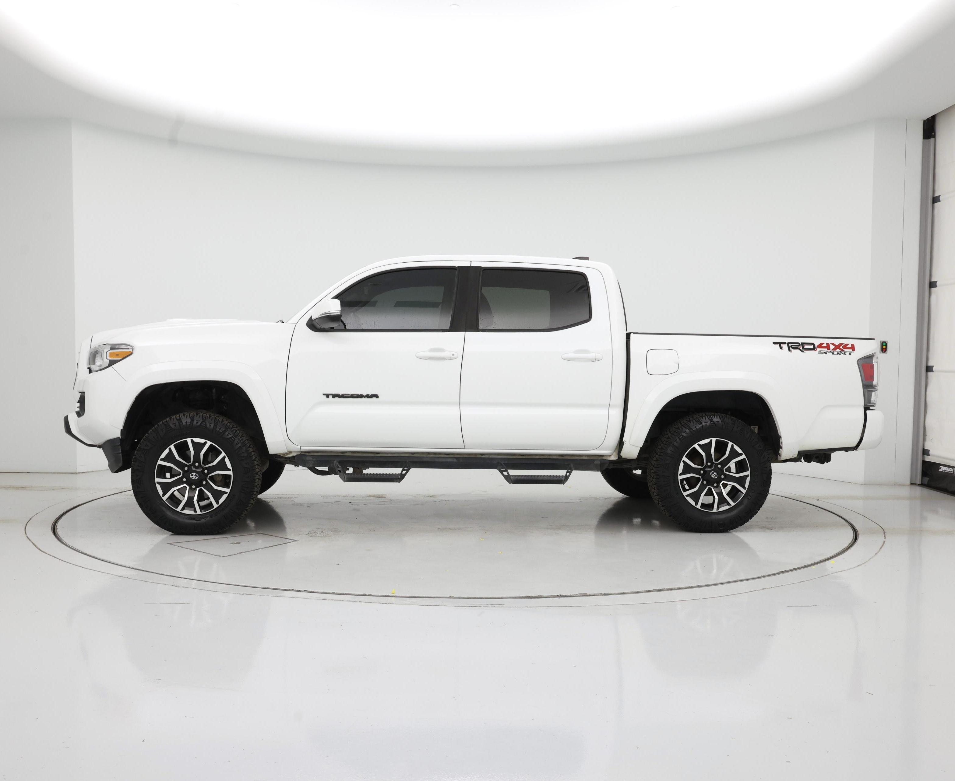 Thumbnail: 2020 Toyota Tacoma - 3