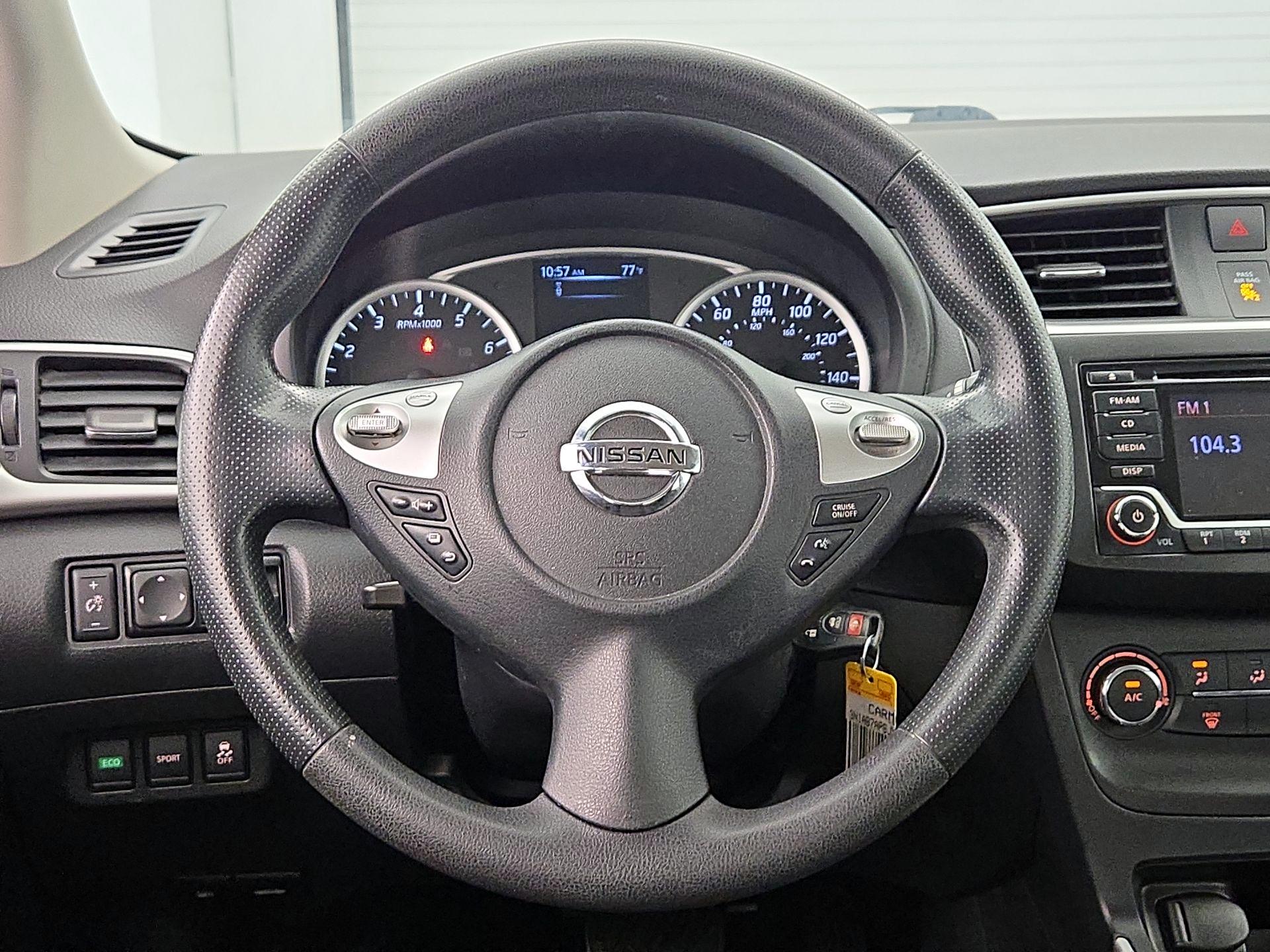 Thumbnail: 2018 Nissan Sentra - 10