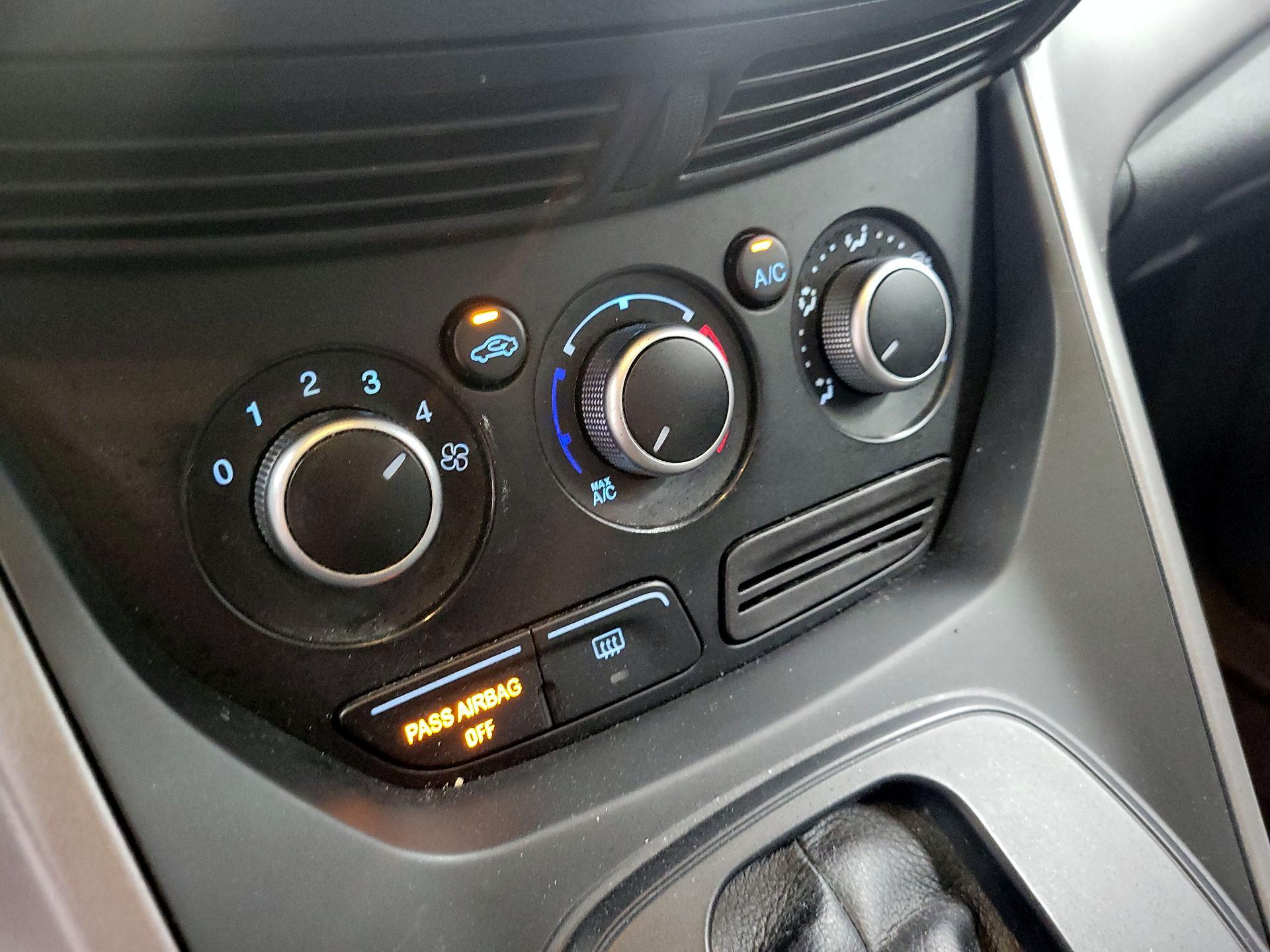 Thumbnail: 2015 Ford Escape - 16