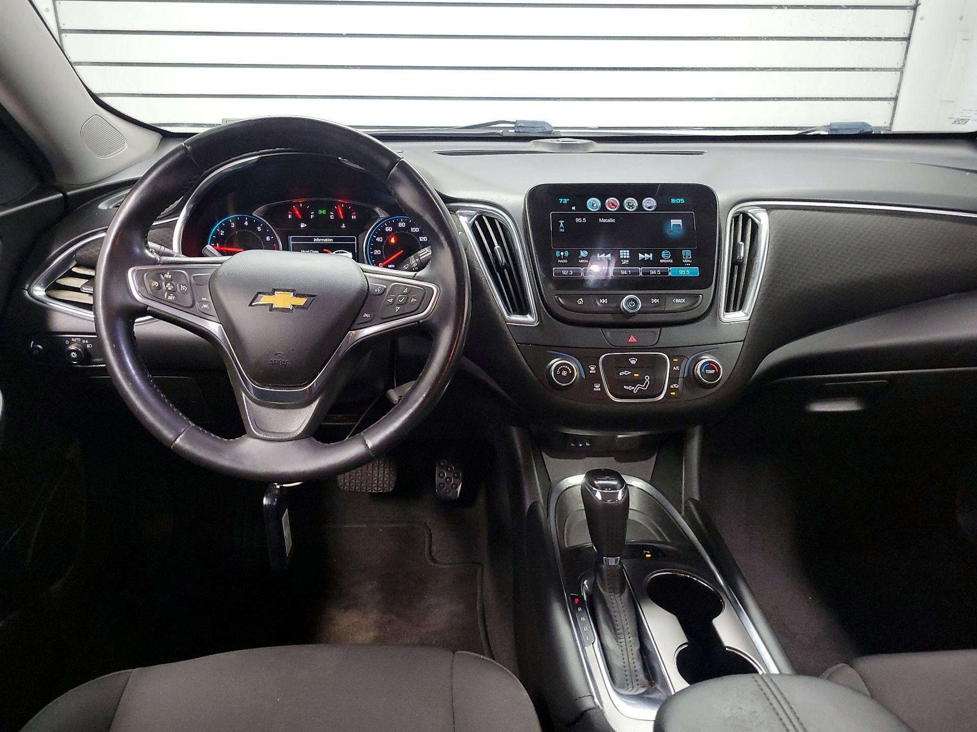 Thumbnail: 2017 Chevrolet Malibu - 9