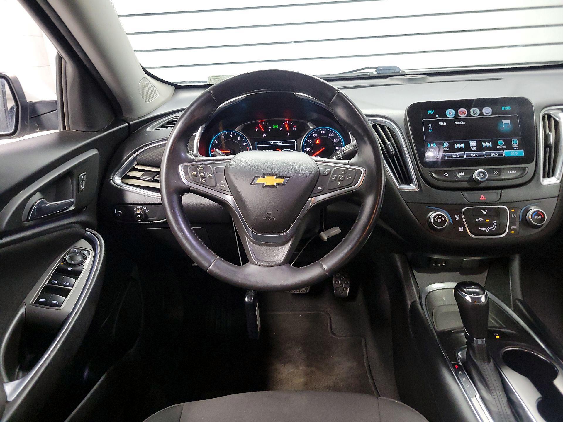 Thumbnail: 2017 Chevrolet Malibu - 10
