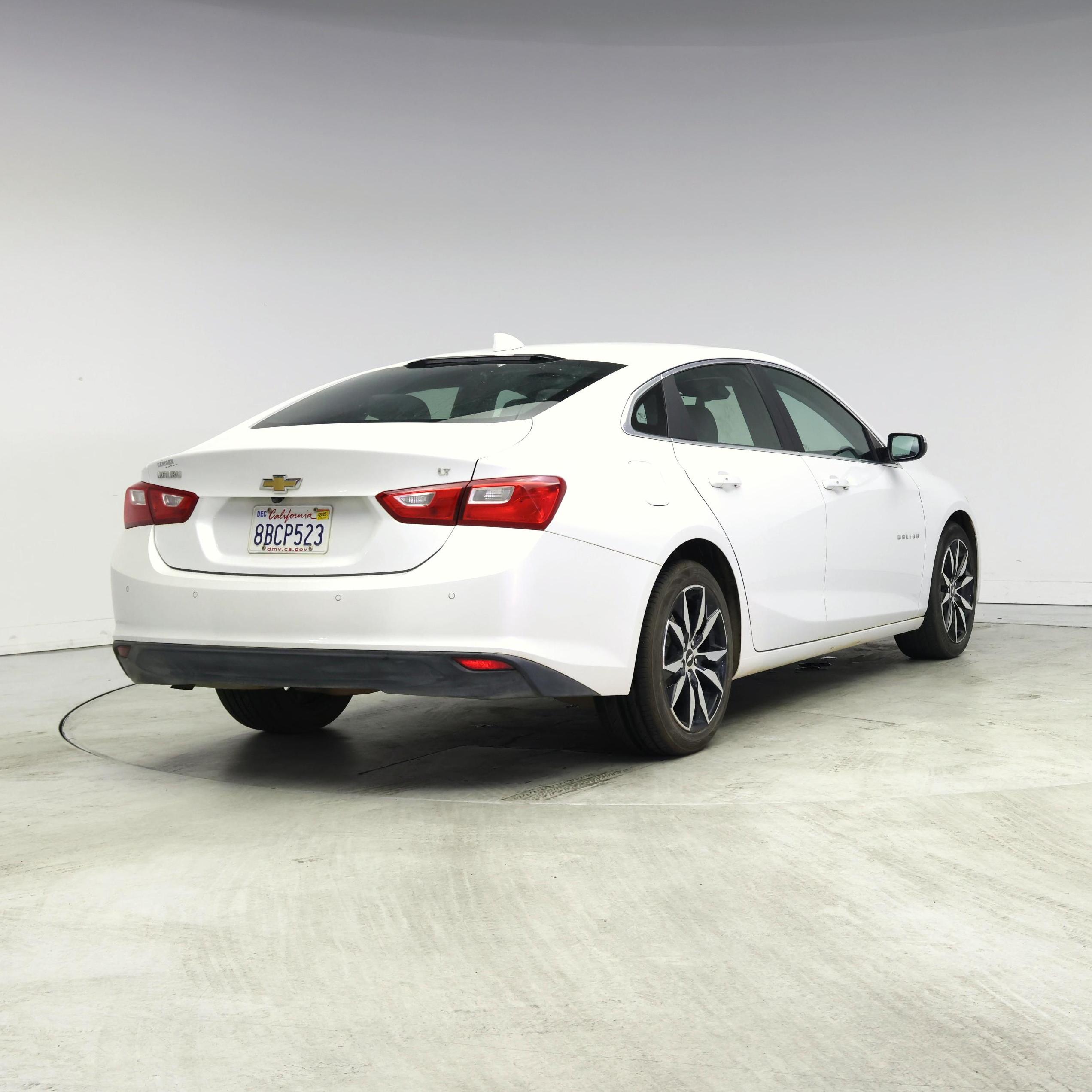Thumbnail: 2017 Chevrolet Malibu - 8