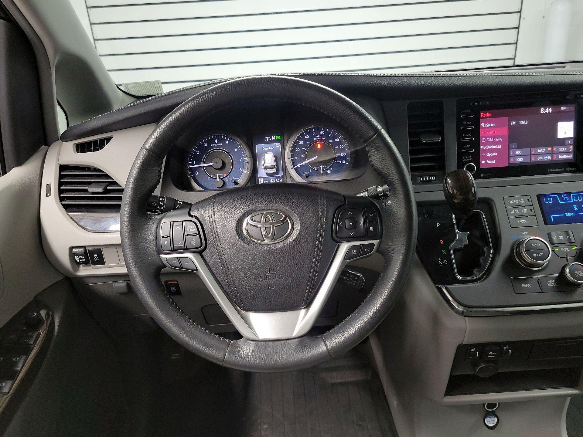 Thumbnail: 2018 Toyota Sienna - 10