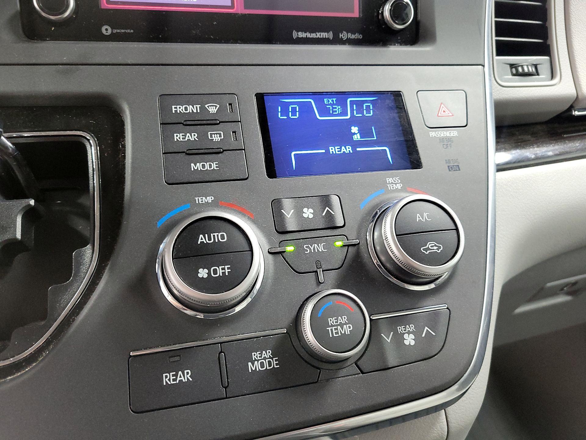 Thumbnail: 2018 Toyota Sienna - 16
