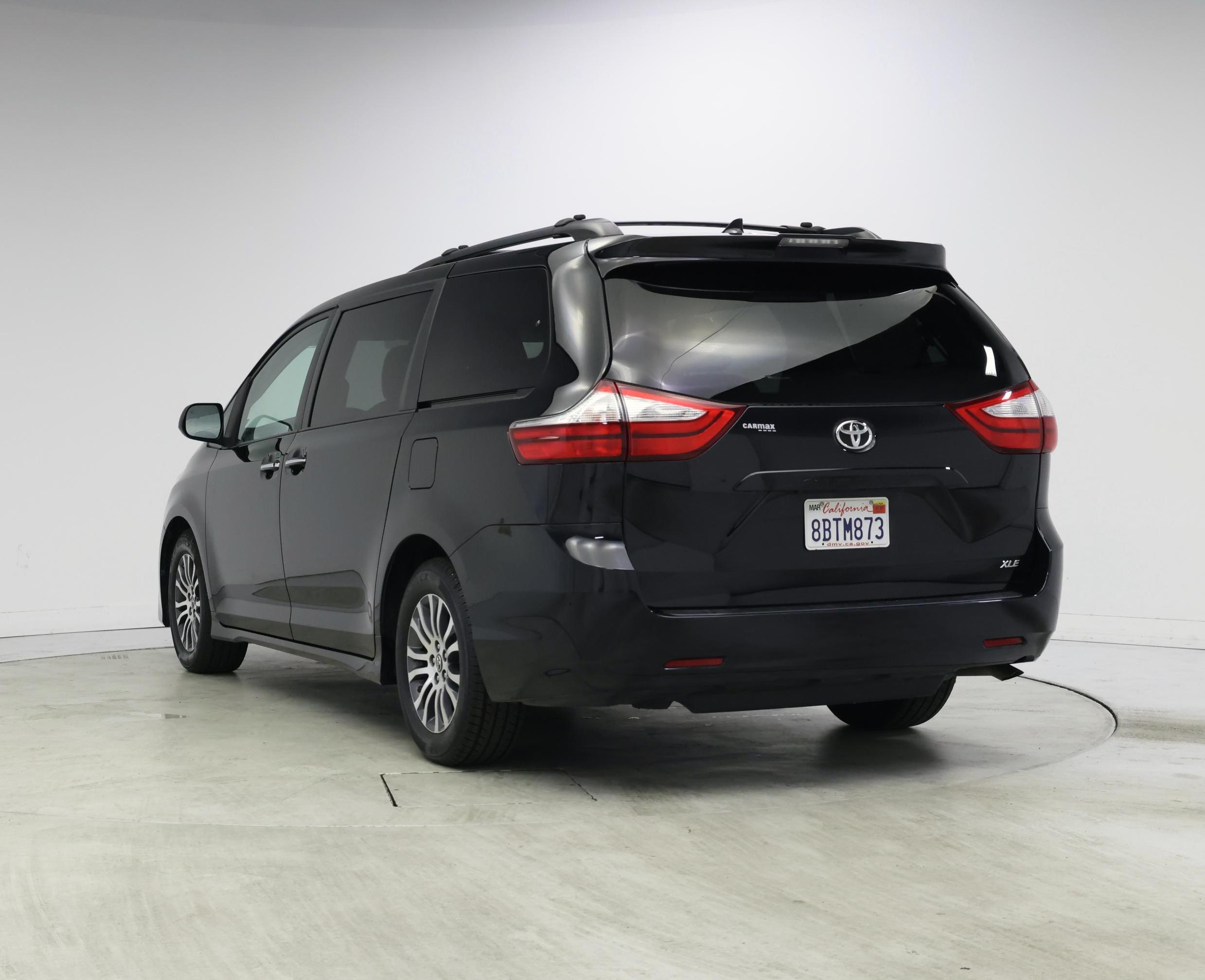 Thumbnail: 2018 Toyota Sienna - 2