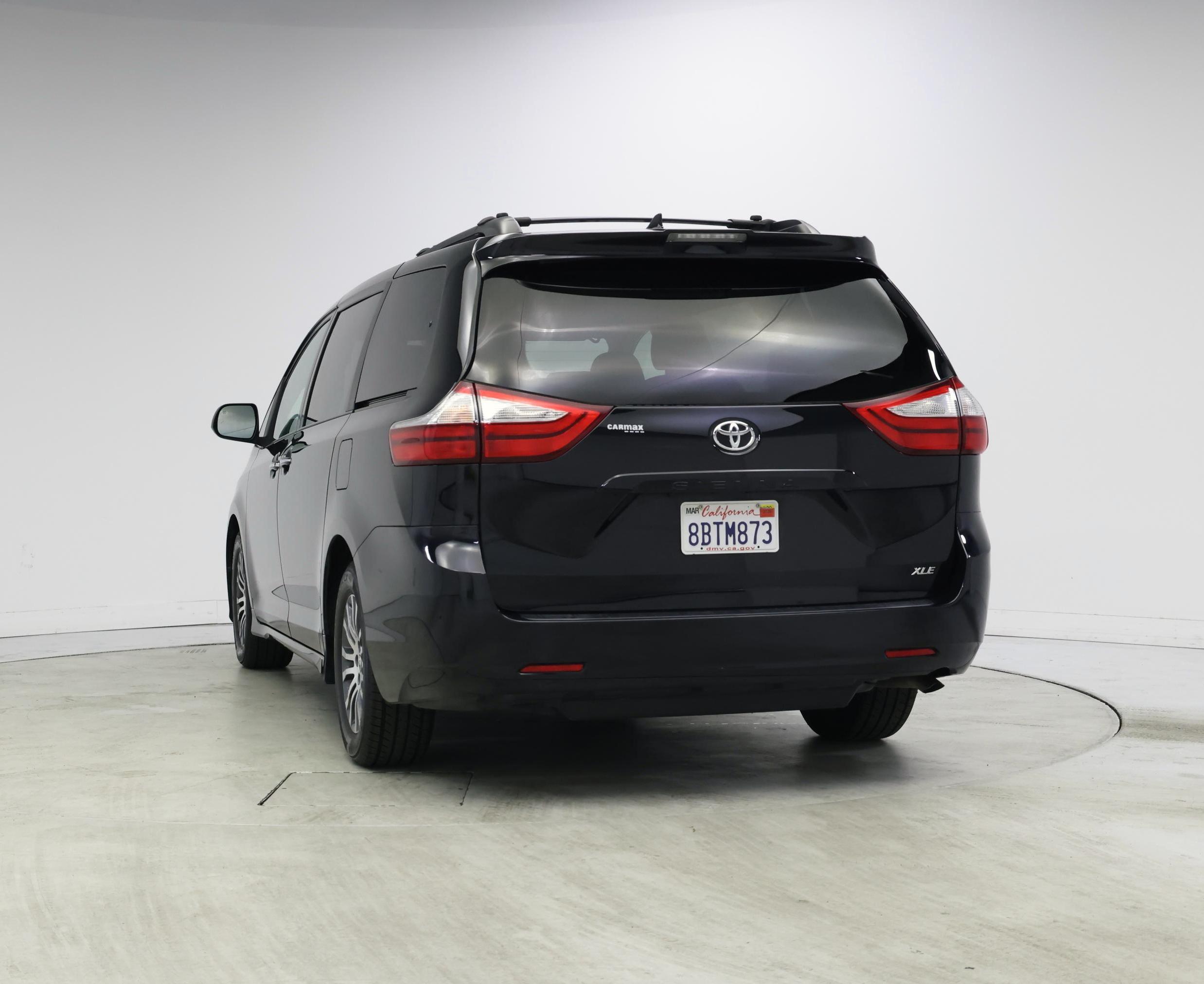Thumbnail: 2018 Toyota Sienna - 6