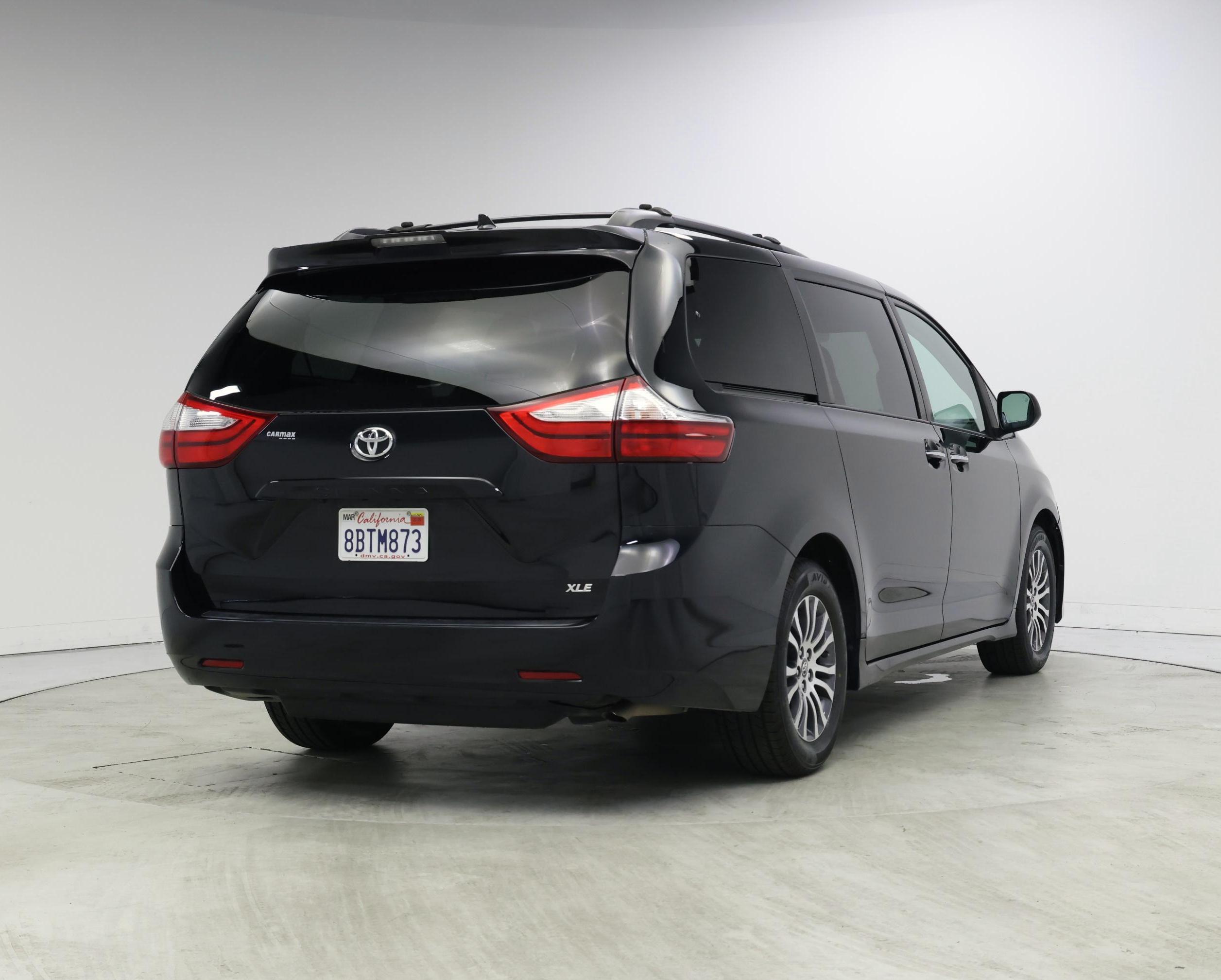 Thumbnail: 2018 Toyota Sienna - 8