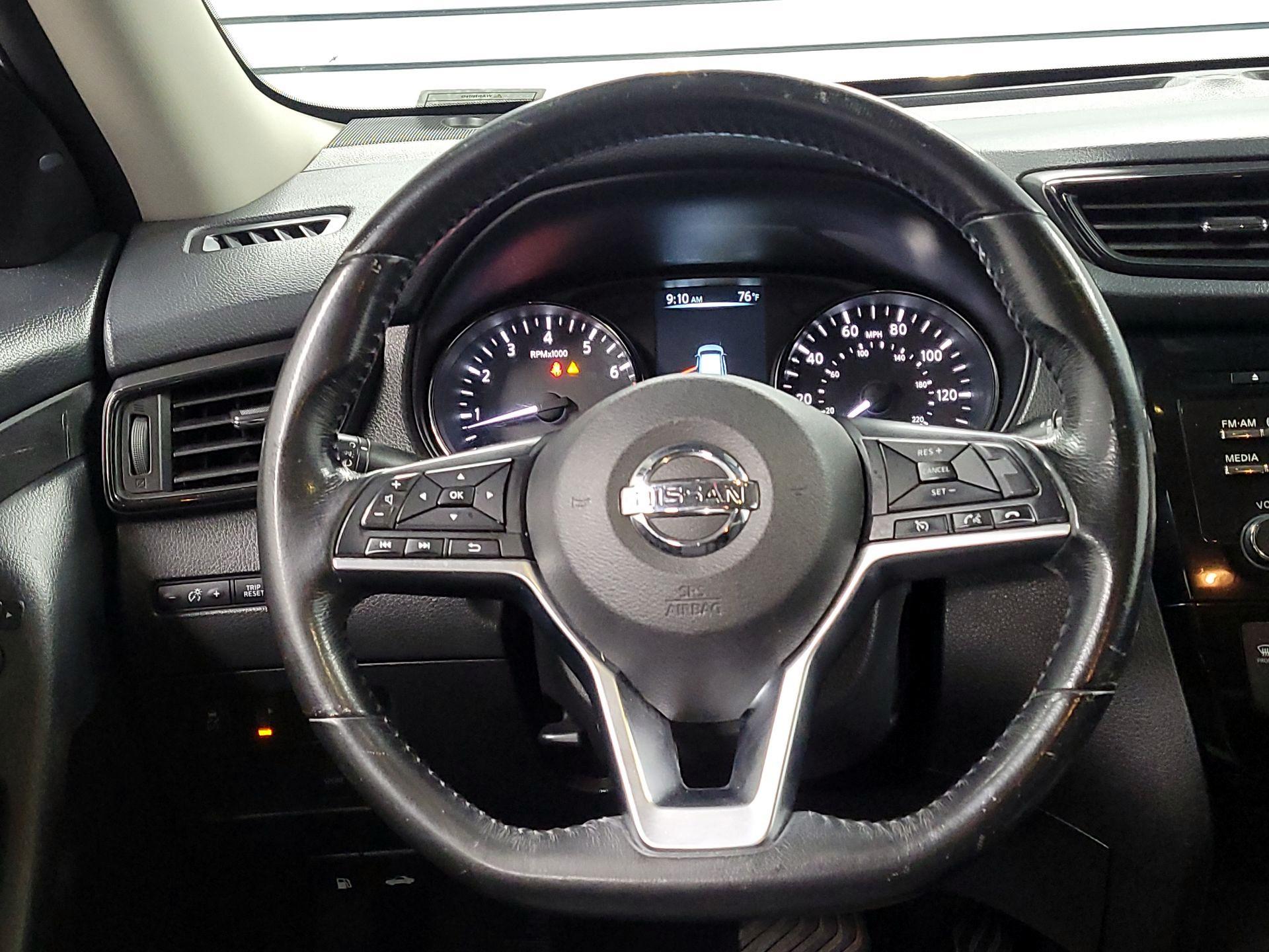 Thumbnail: 2017 Nissan Rogue - 10
