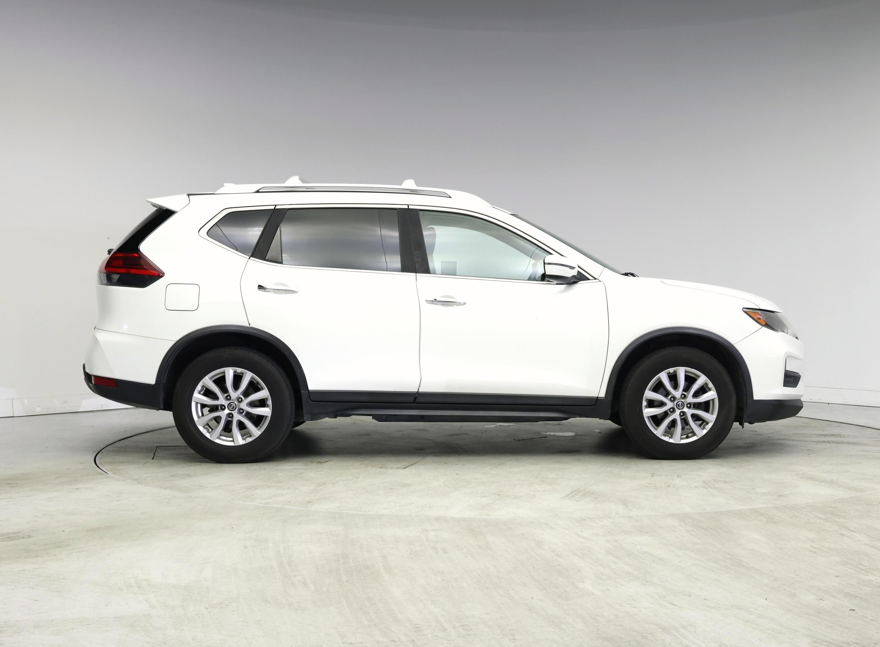 Thumbnail: 2017 Nissan Rogue - 7