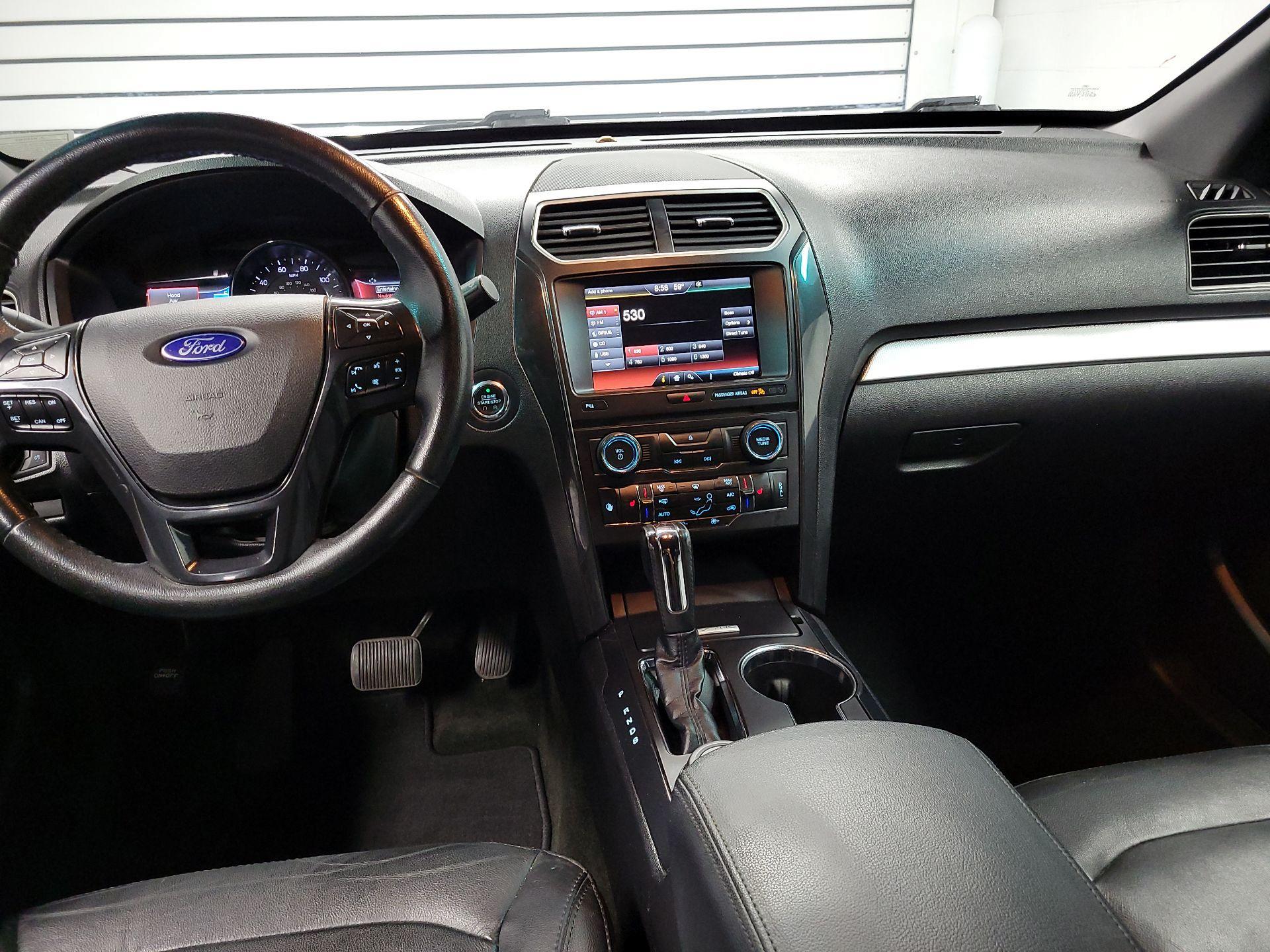 Thumbnail: 2016 Ford Explorer - 9